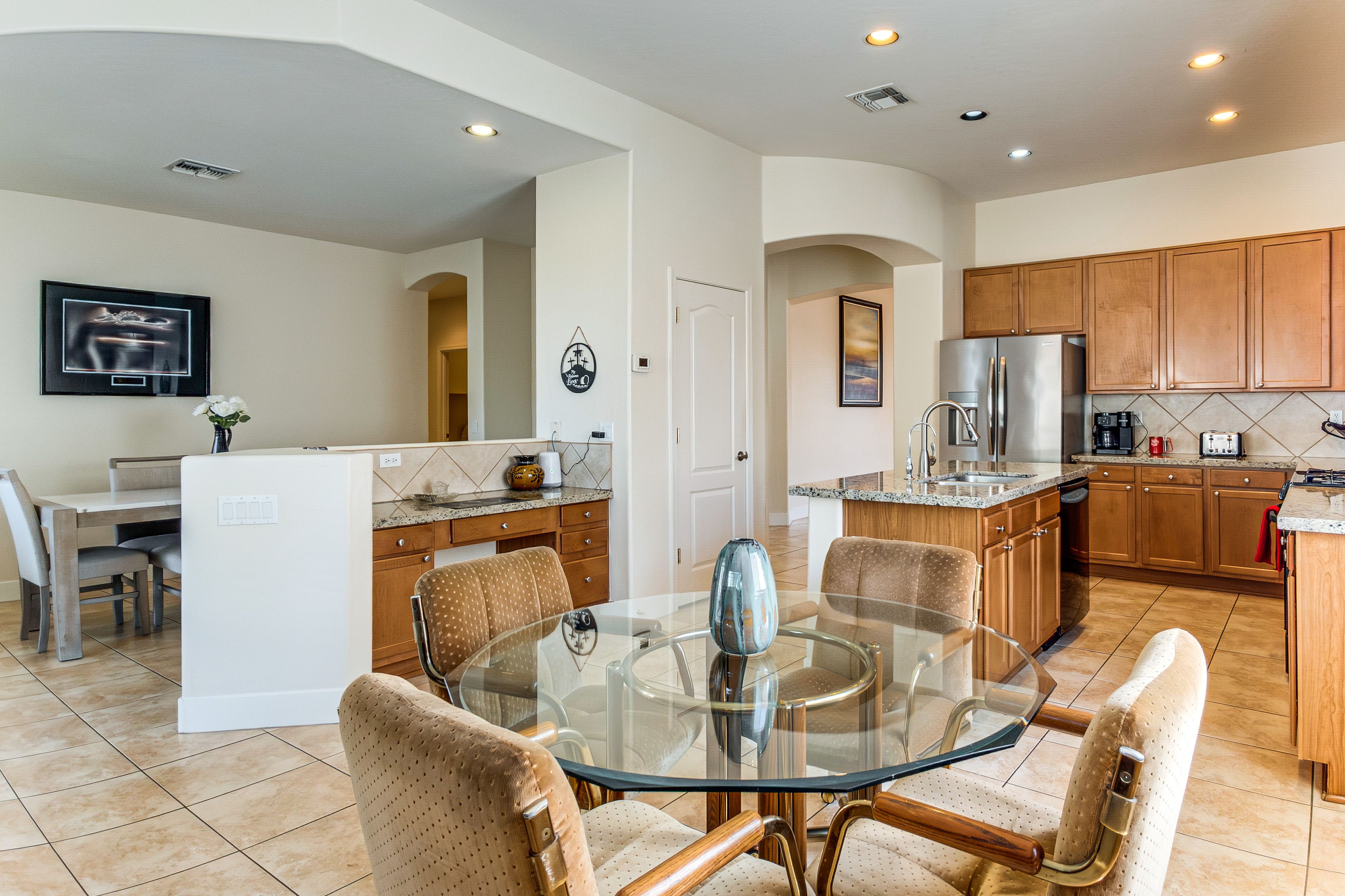 Kitchen & Dining Area