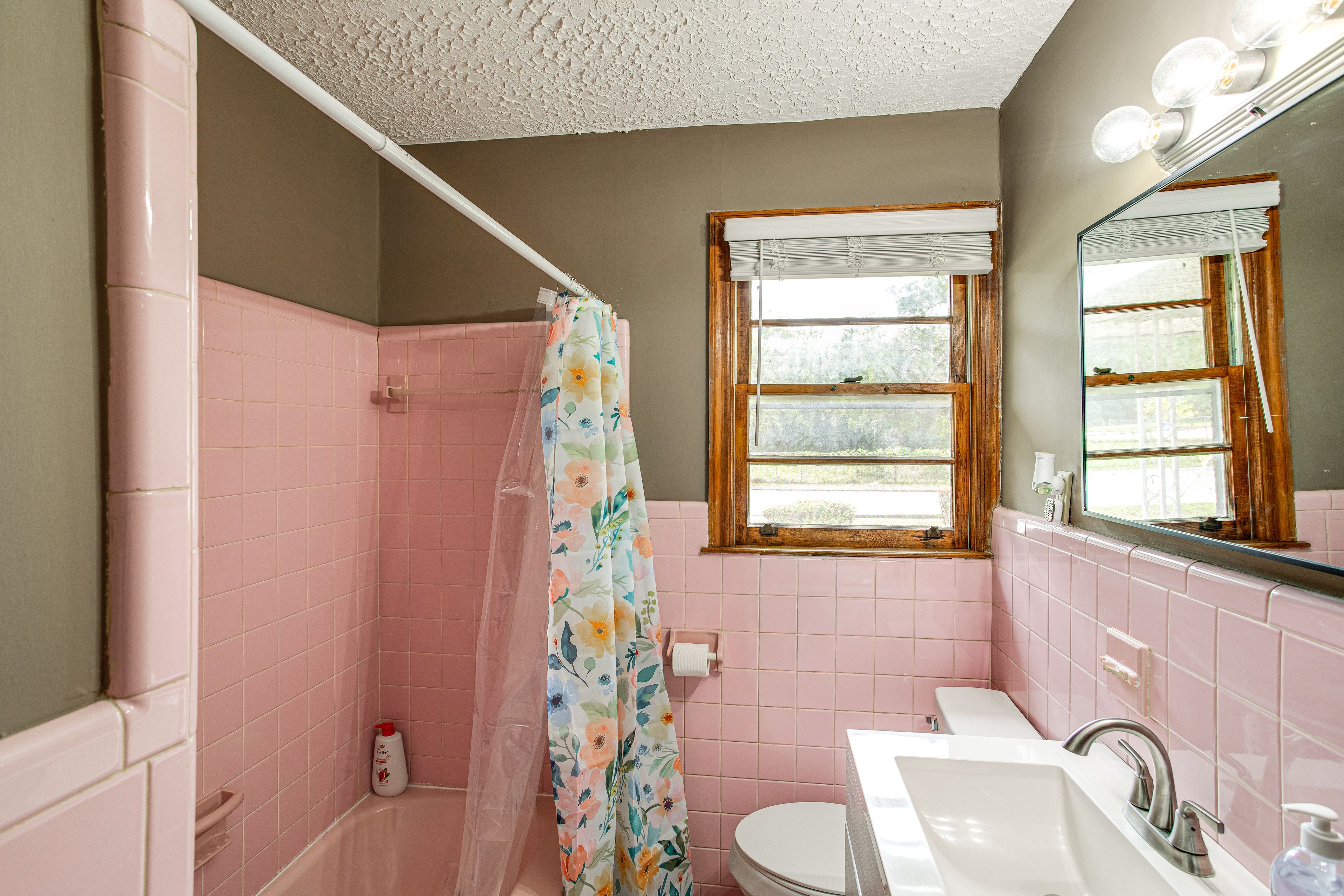 En-Suite Bathroom | Towels Provided