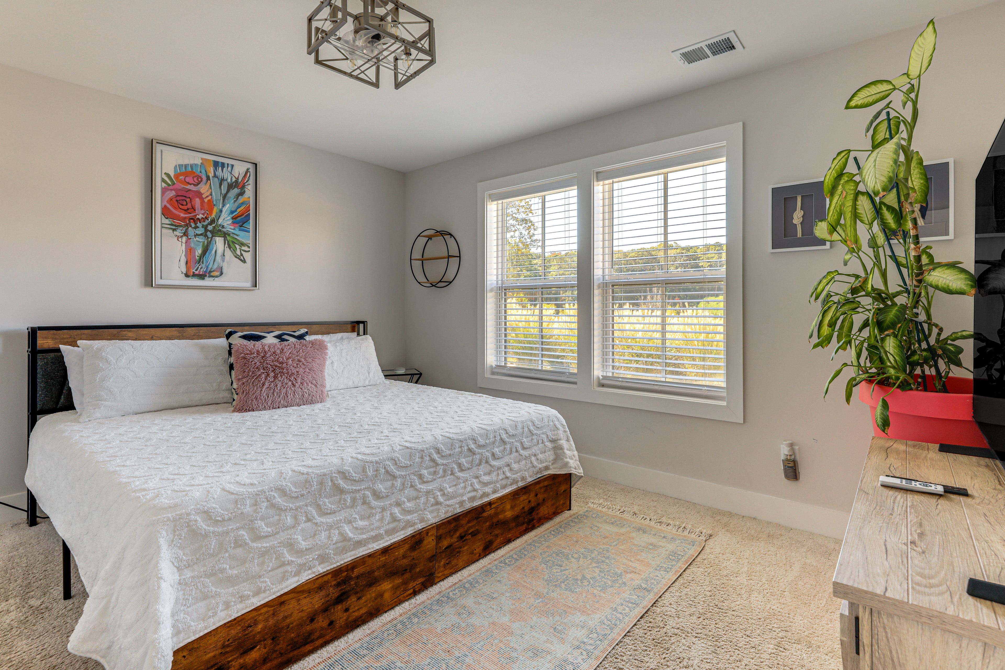 Bedroom 1 | 1st Floor | King Bed | Smart TV