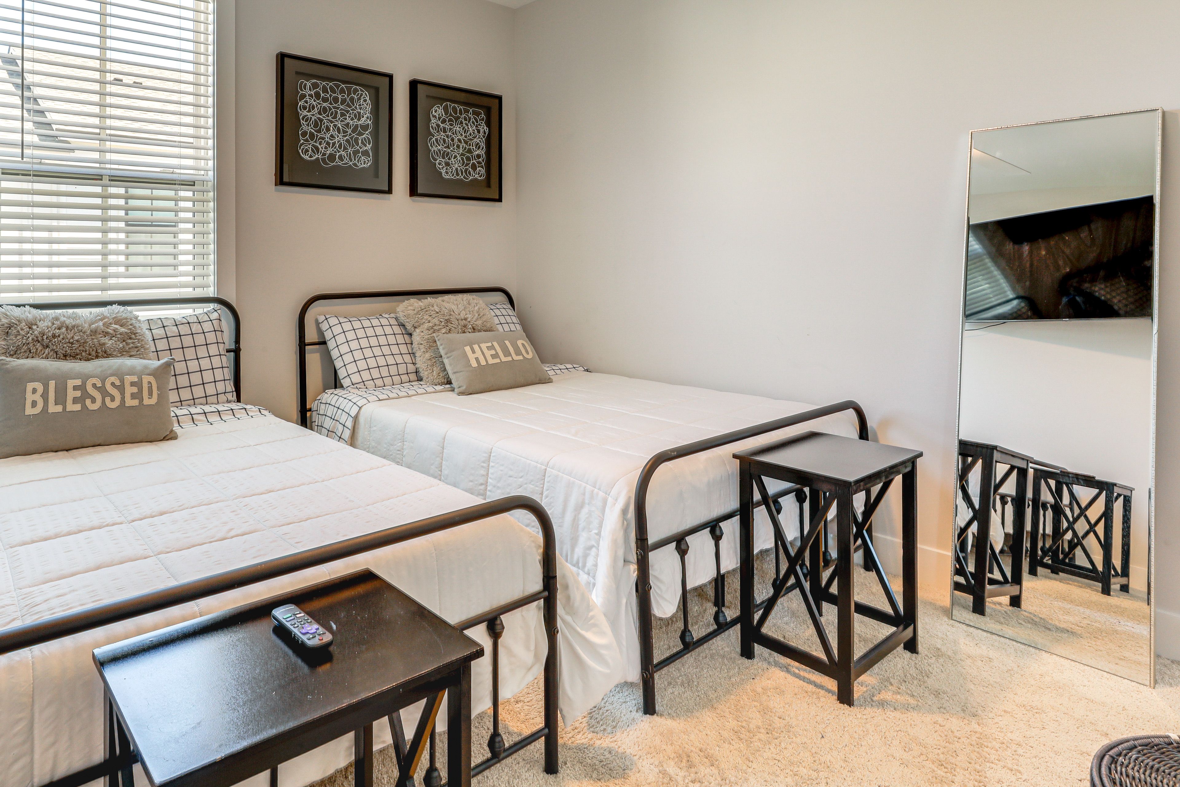 Bedroom 4 | 3rd Floor | 2 Full Beds | Smart TV