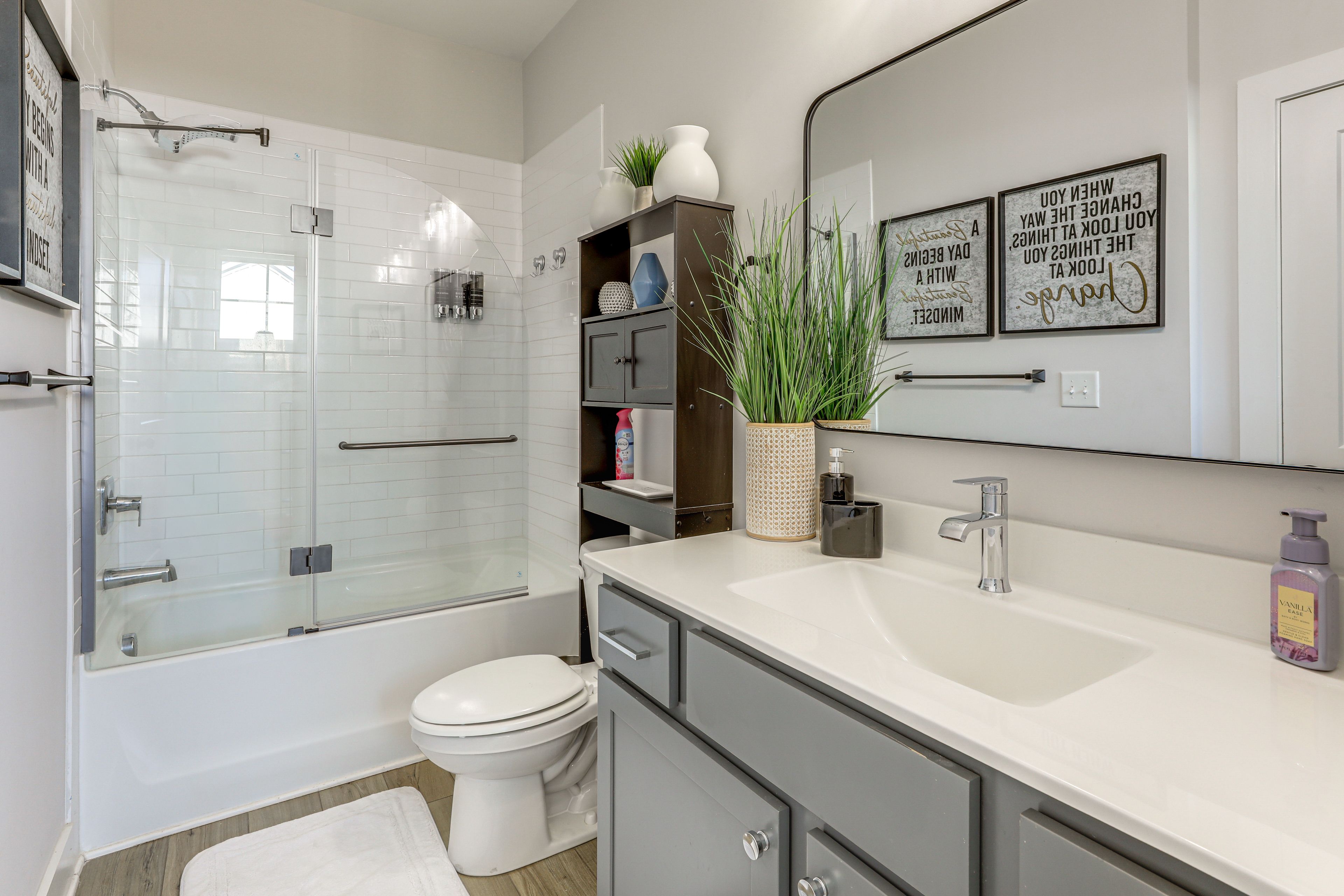 Full Bathroom | 3rd Floor