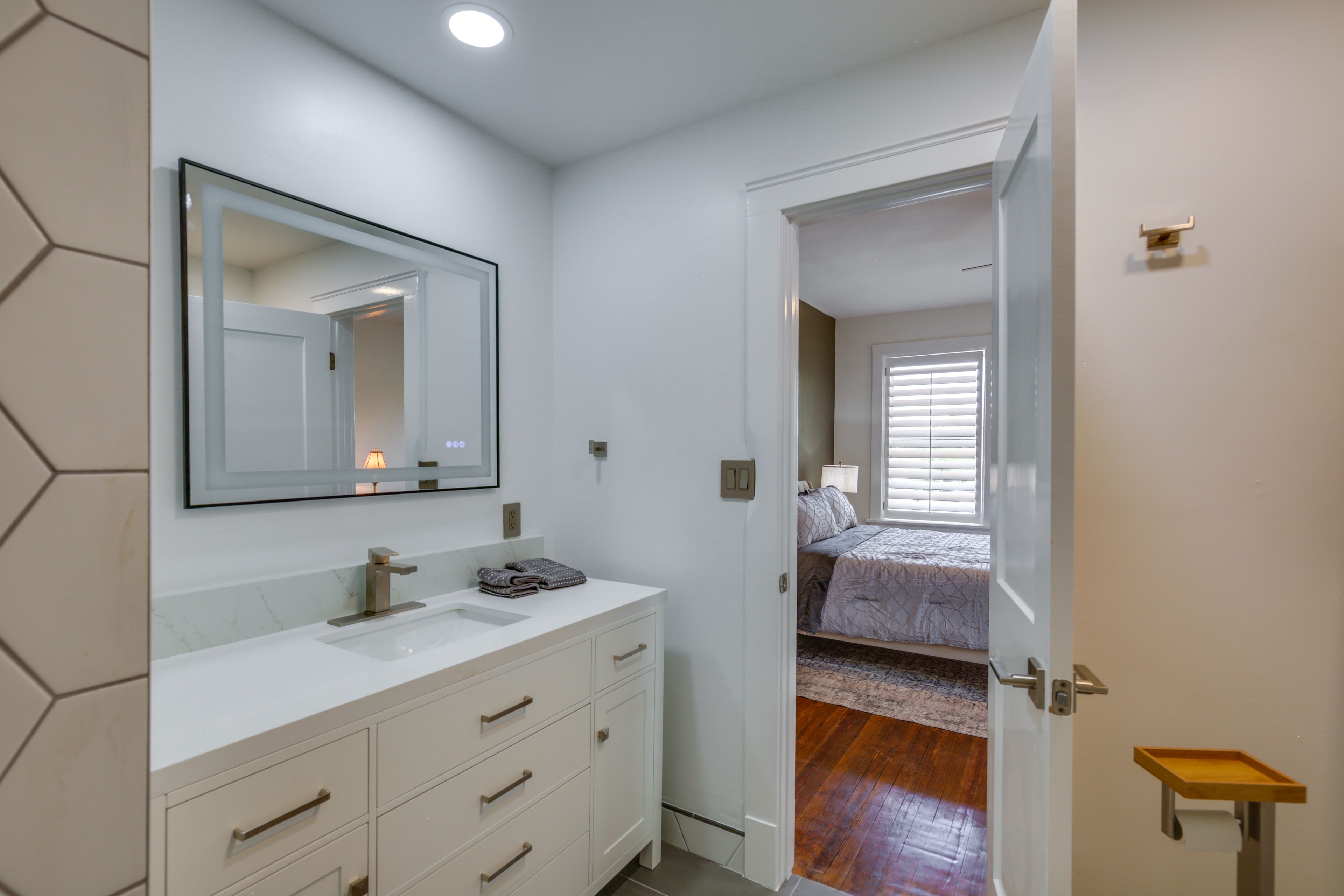 Bathroom | 2nd Floor