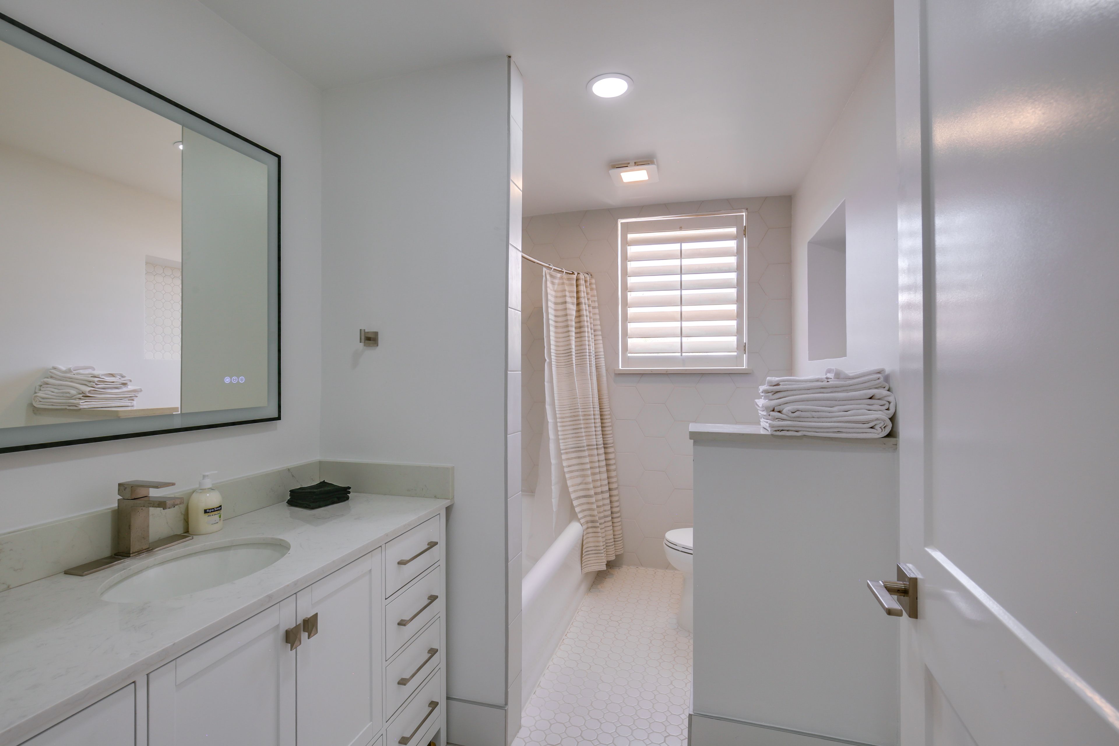 Bathroom | 2nd Floor