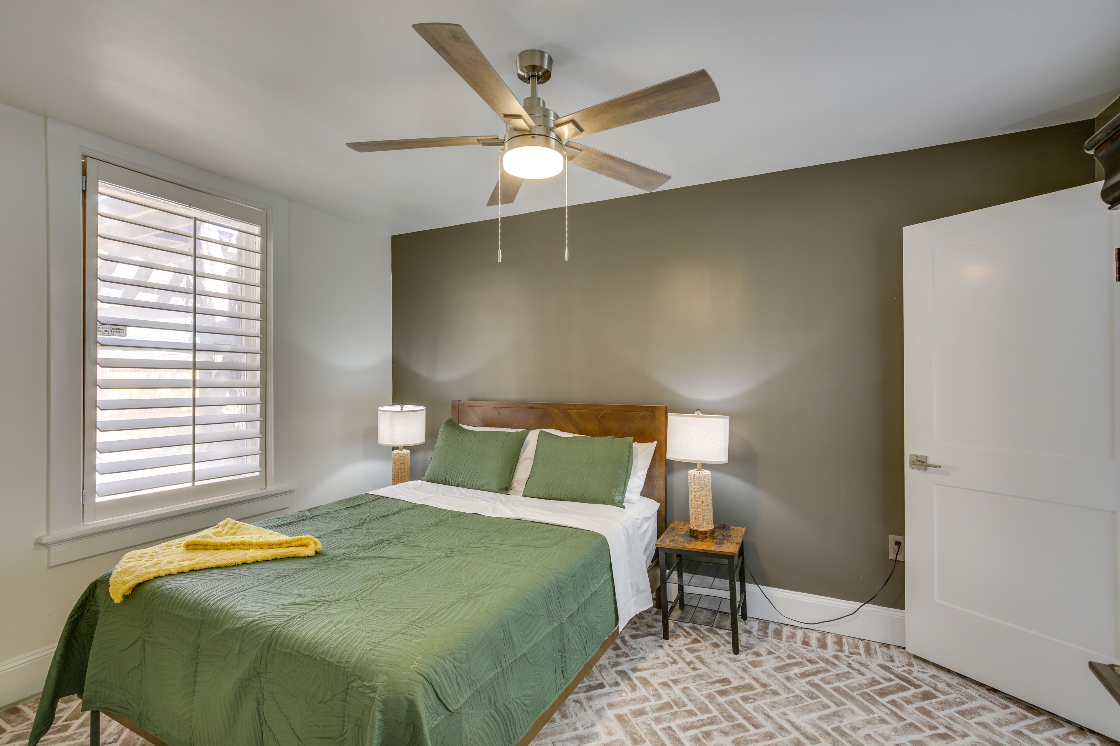 Bedroom 1 | Queen Bed | 1st Floor