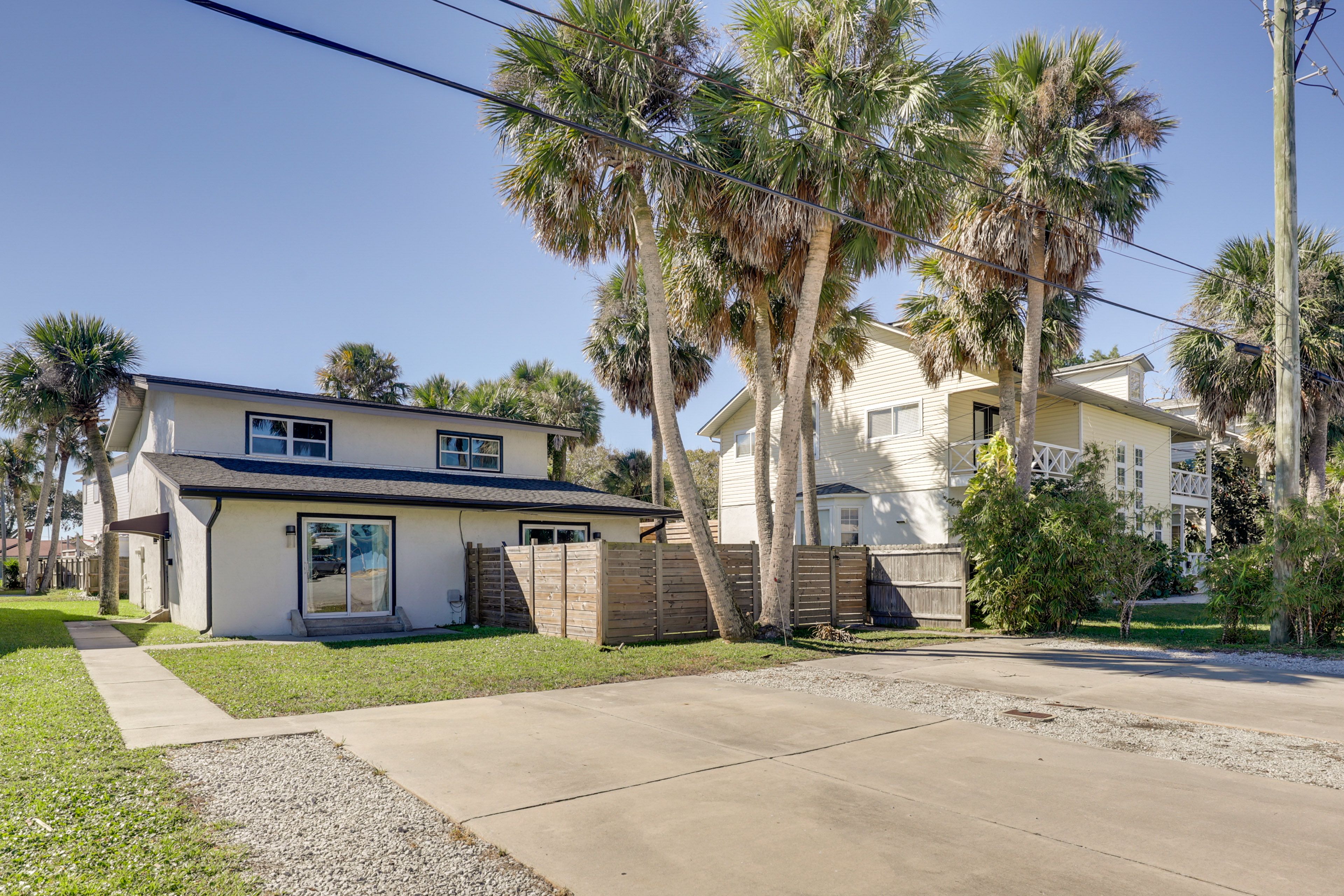 Exterior | Driveway (3 Vehicles)