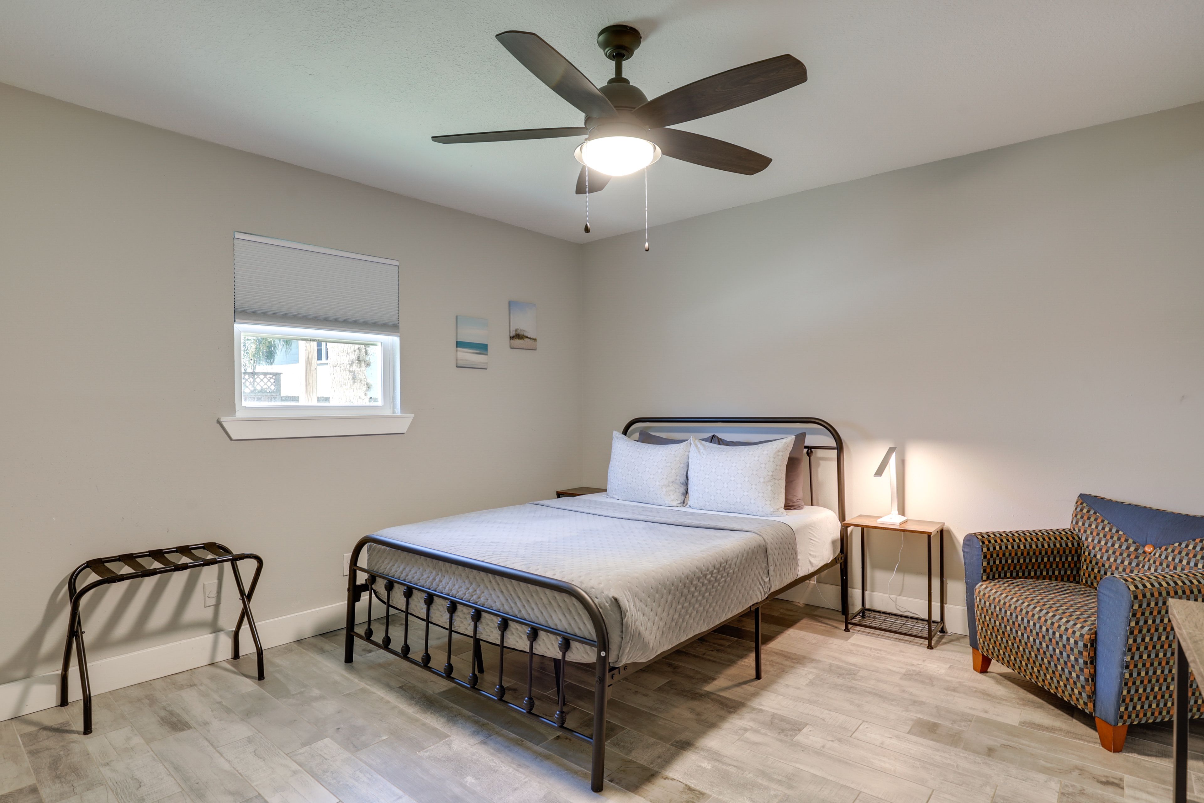 Bedroom 1 | Queen Bed | Linens Provided | 1st Floor