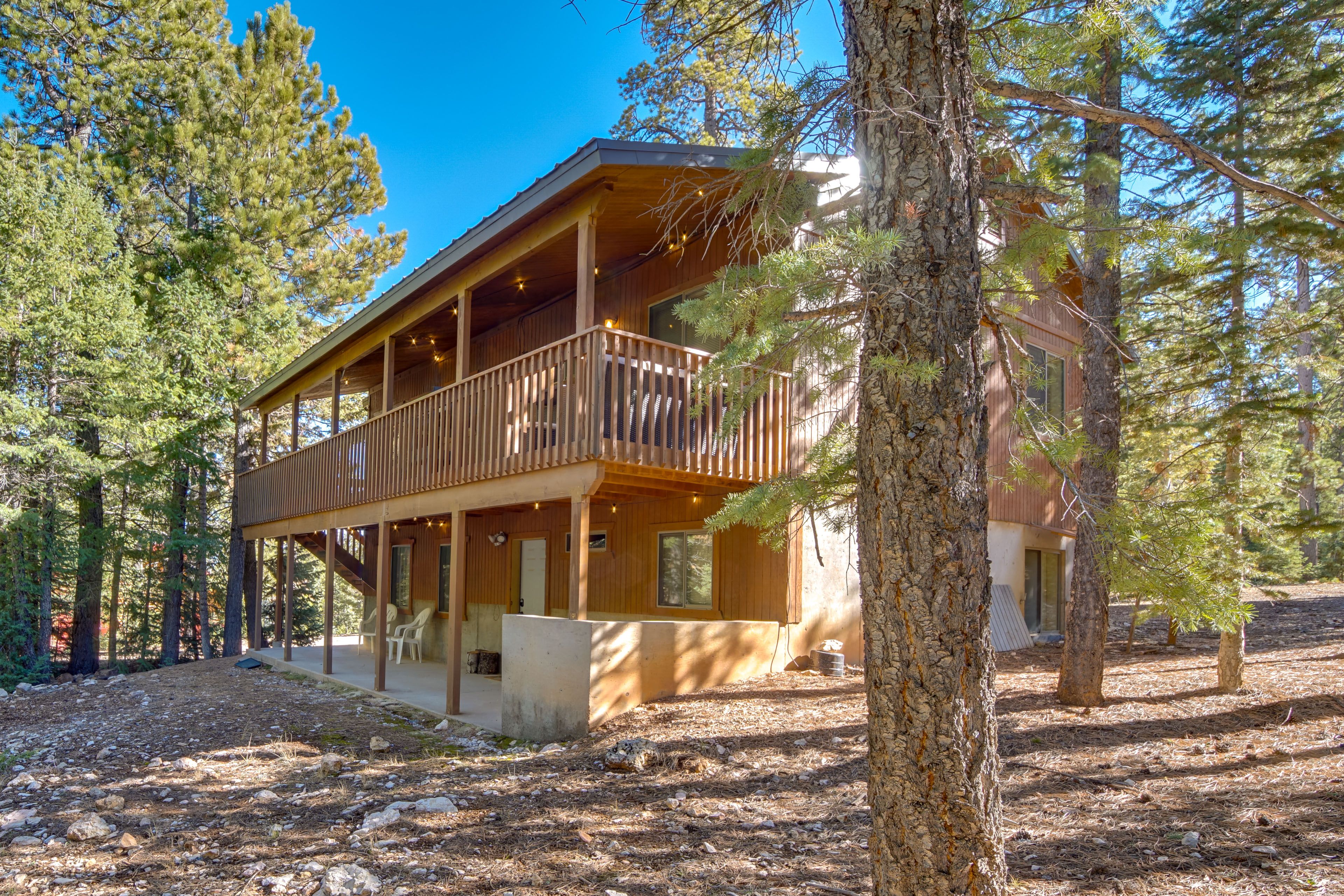 2-Story Home | Self Check-In | 15 Mi to Cedar Breaks National Monument