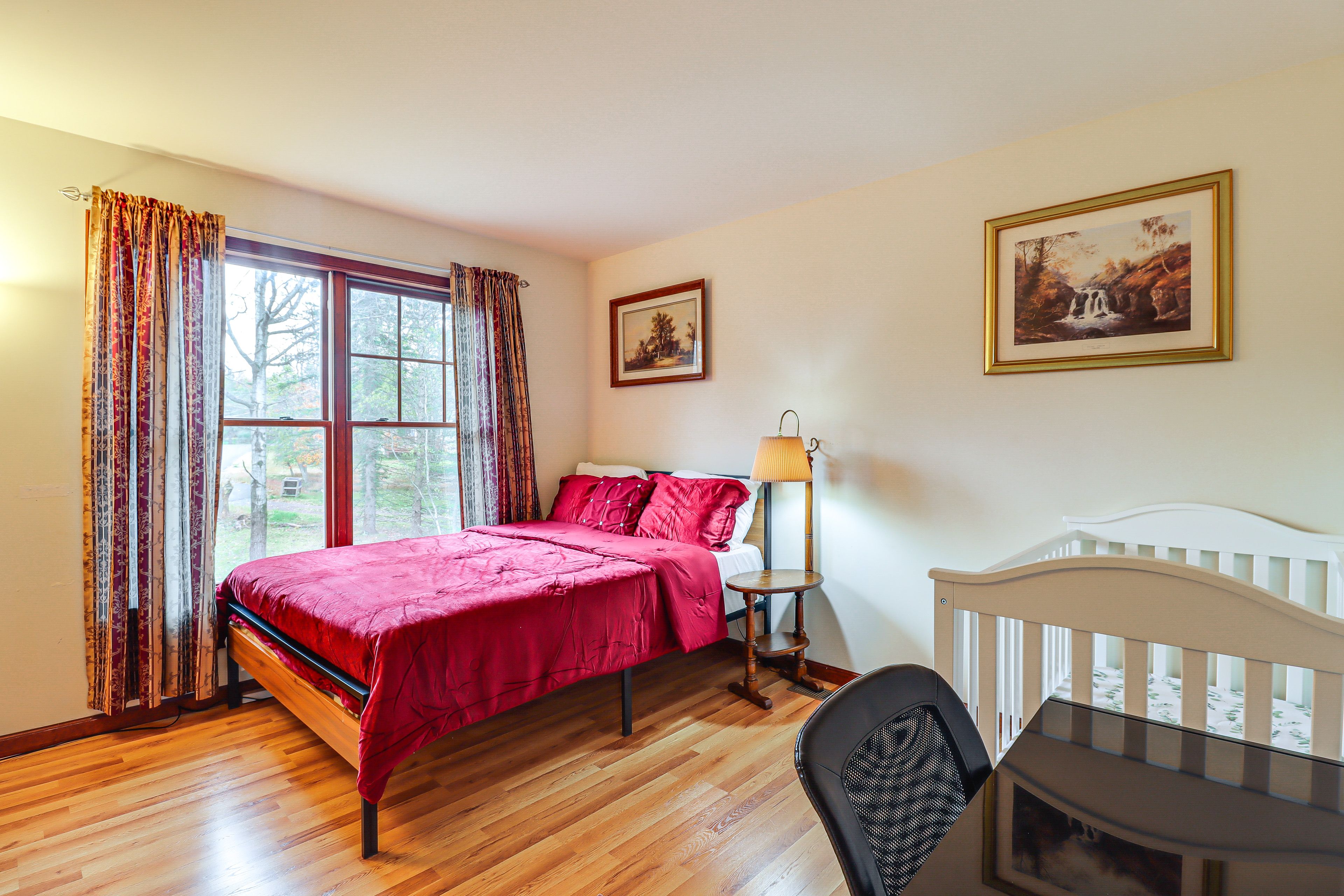 Bedroom 3 | Queen Bed | Crib | Workstation | Upper Level
