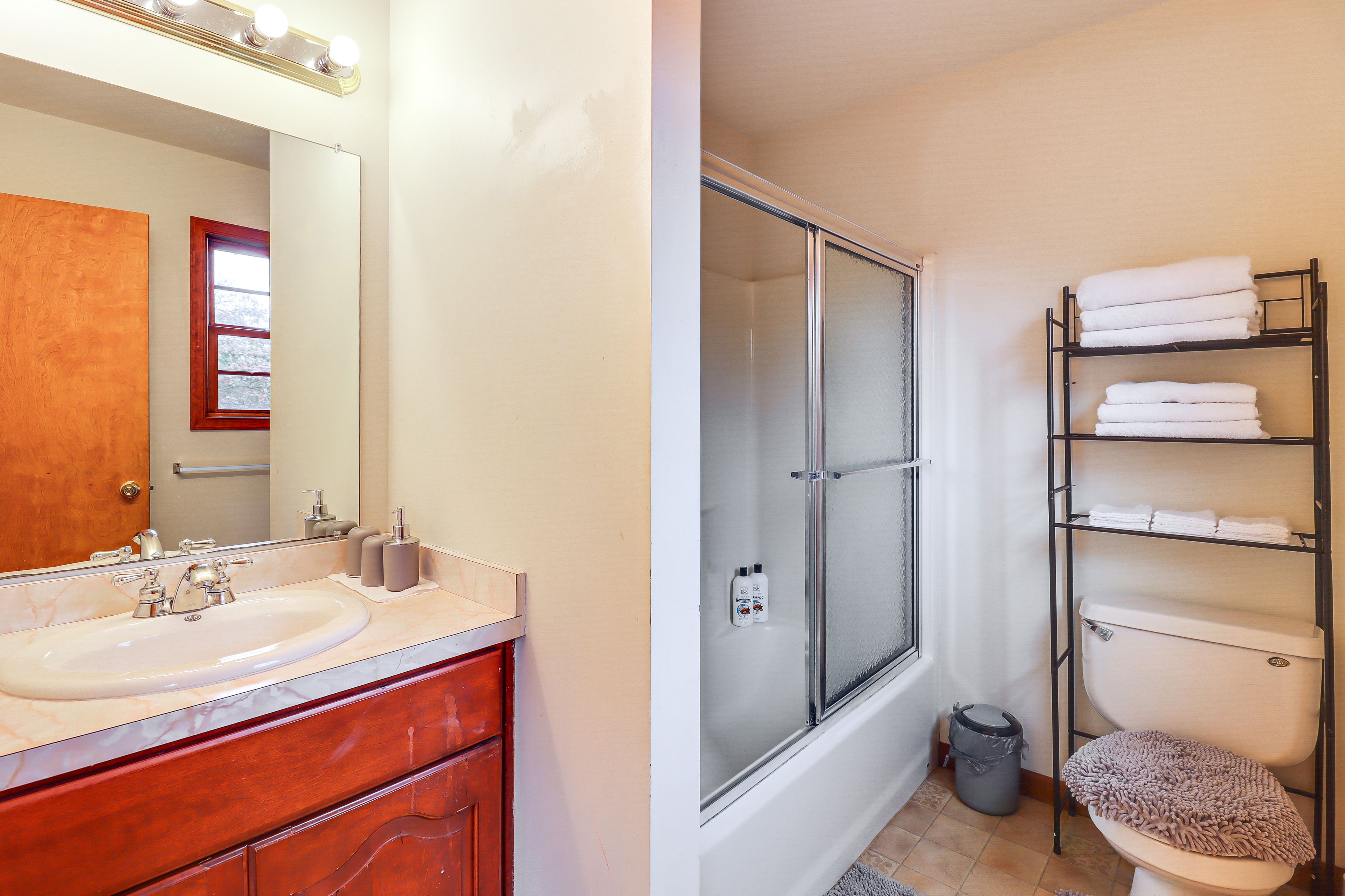 En-Suite Bathroom | Upper Level