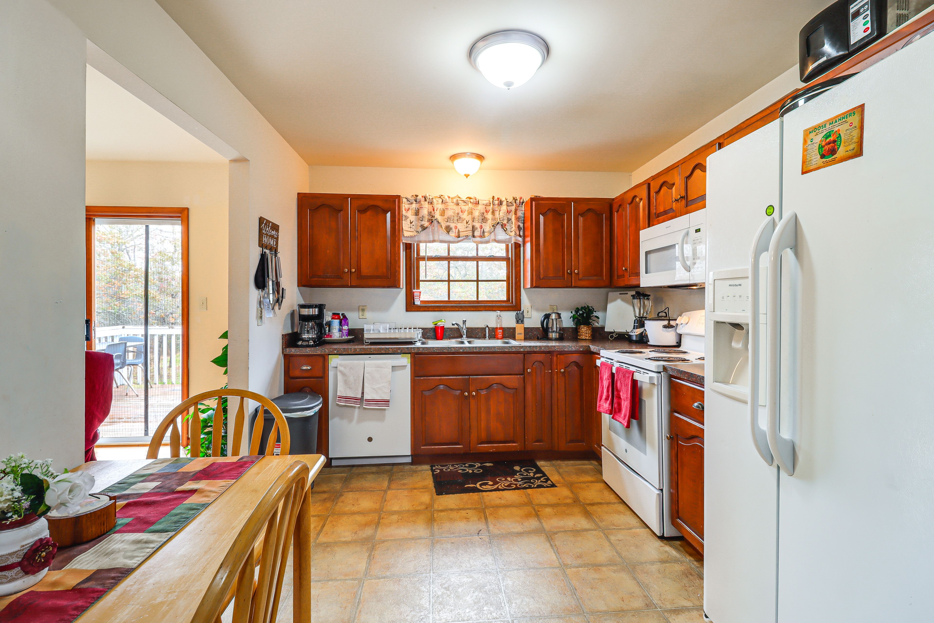 Kitchen | Breakfast Nook | Toaster