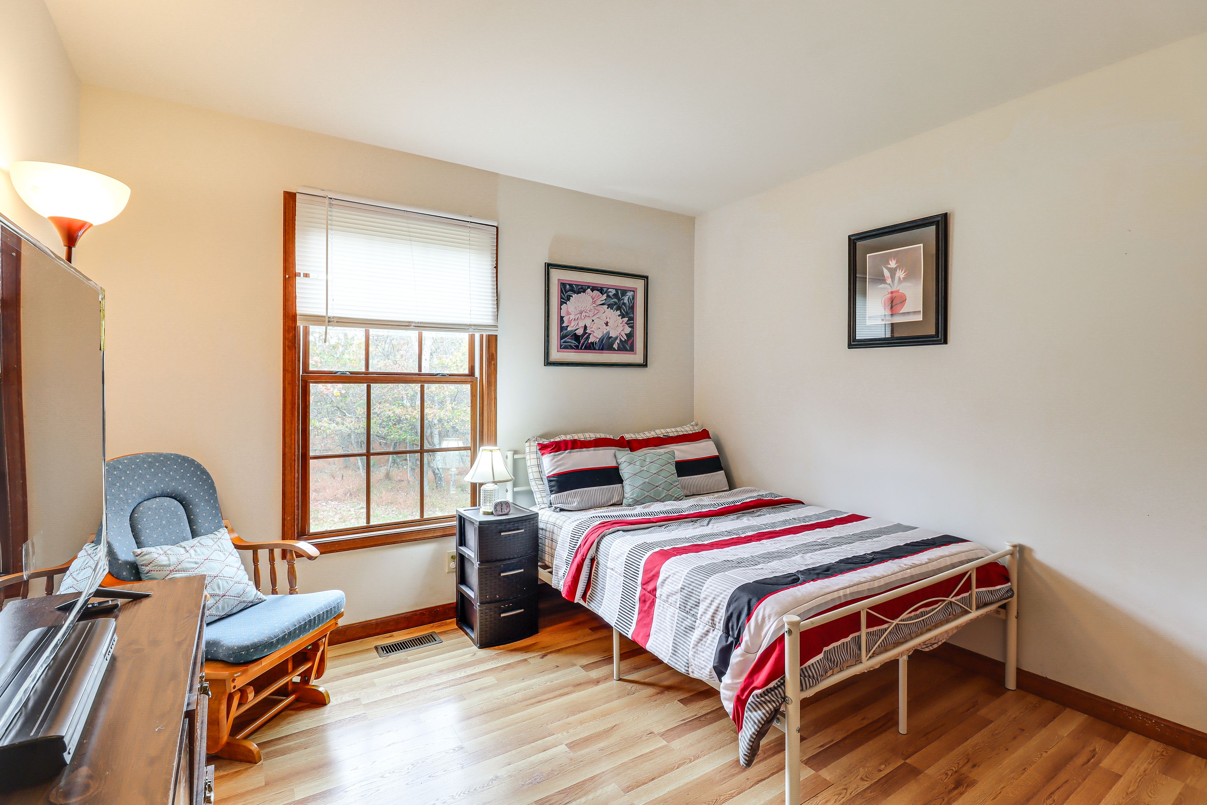Bedroom 4 | Full Bed | Smart TV | Lower Level