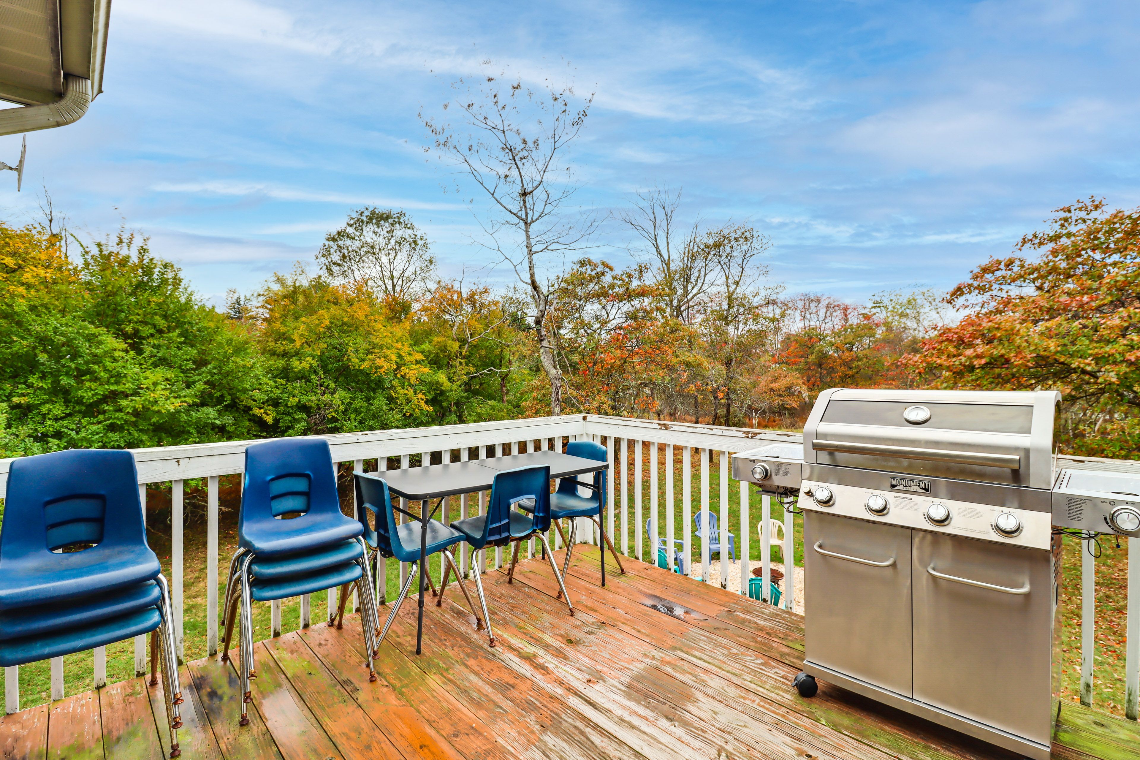 Deck | Dining Area | Gas Grill