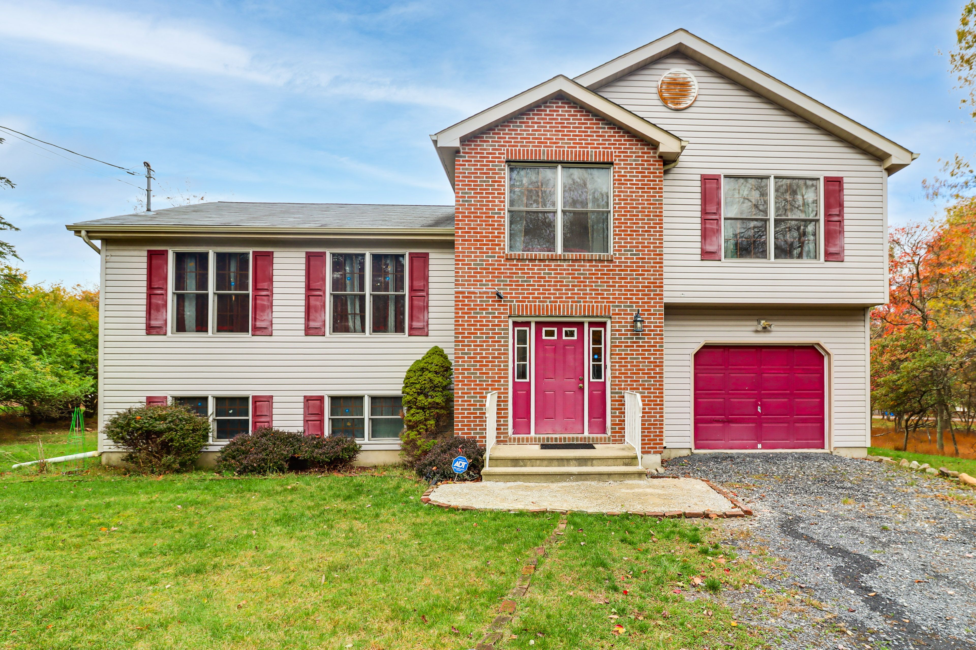 House Exterior | Deck | Gas Grill | Spacious Backyard