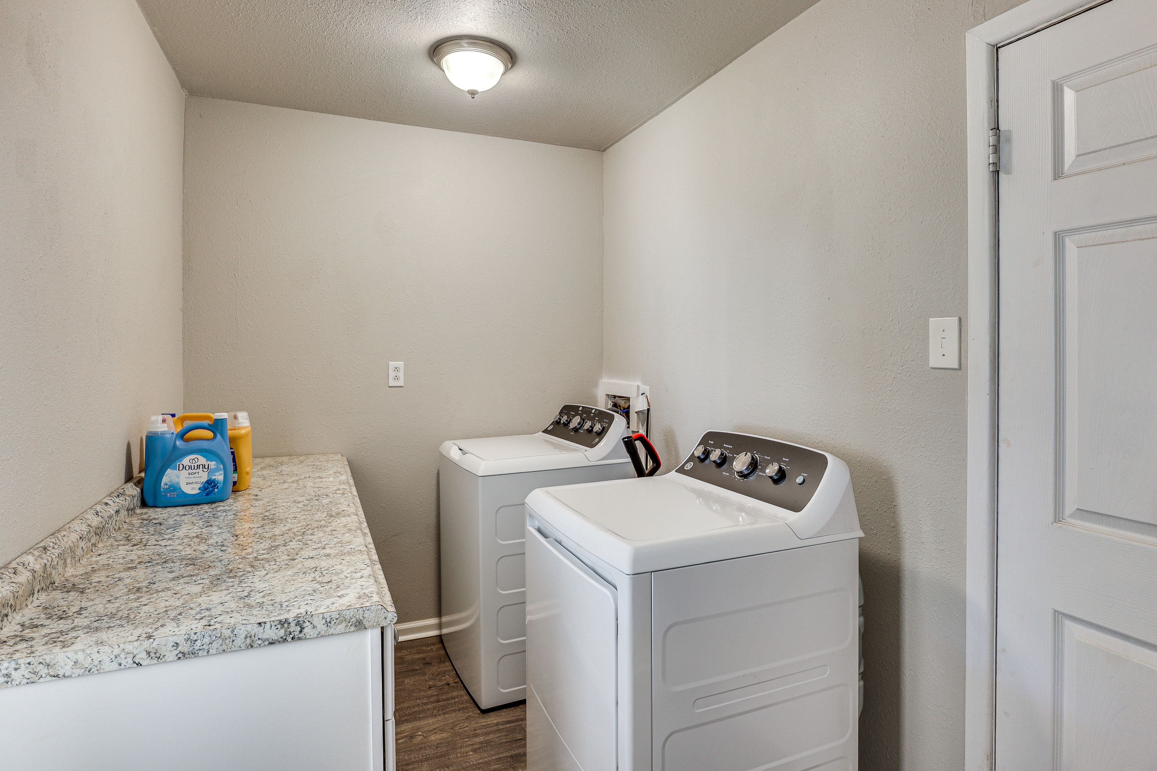 Laundry Room | Washer/Dryer | Detergent Provided