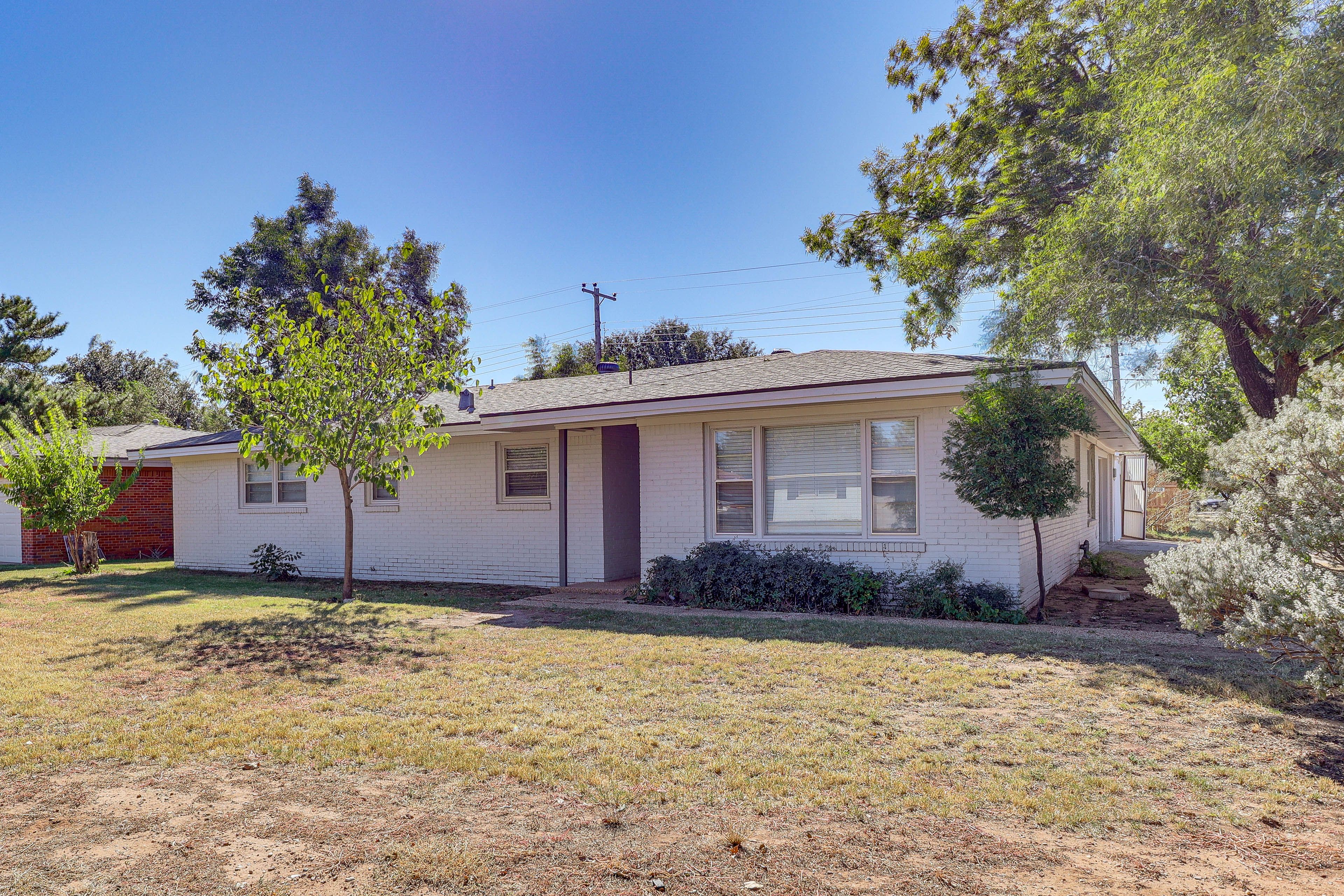 Parking | Driveway (4 Vehicles) | RV Parking Available