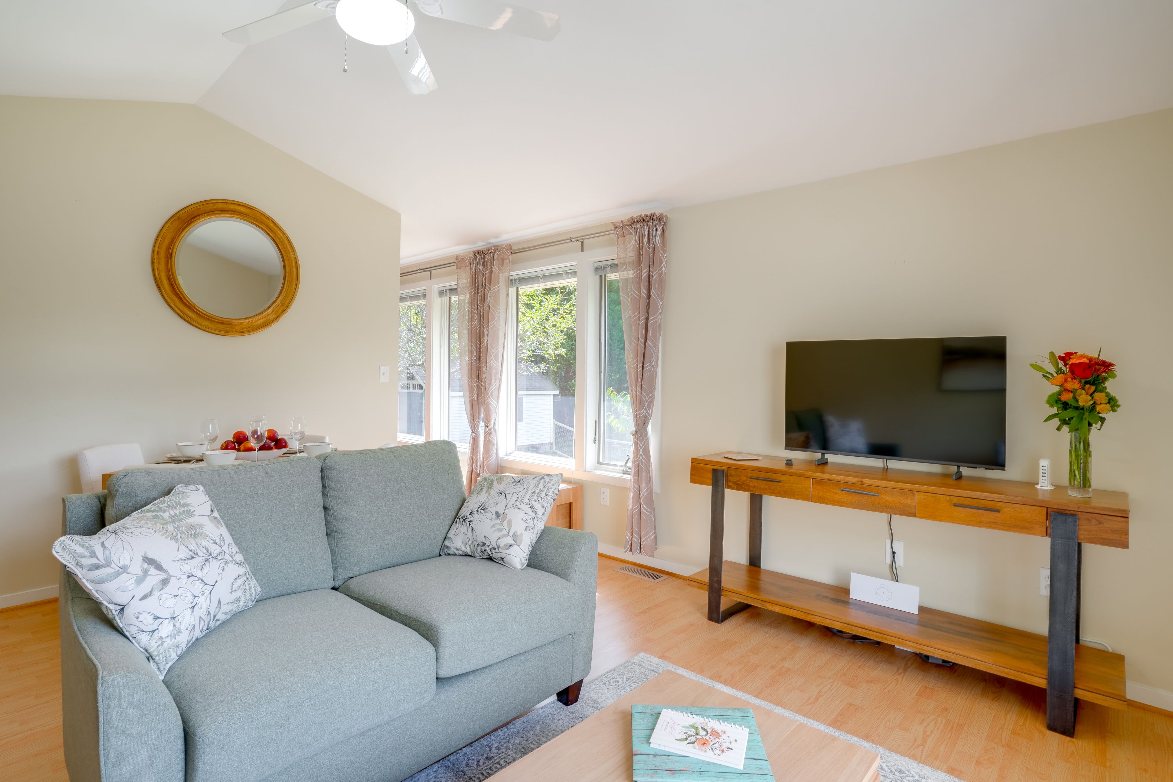 Living Room | Smart TV