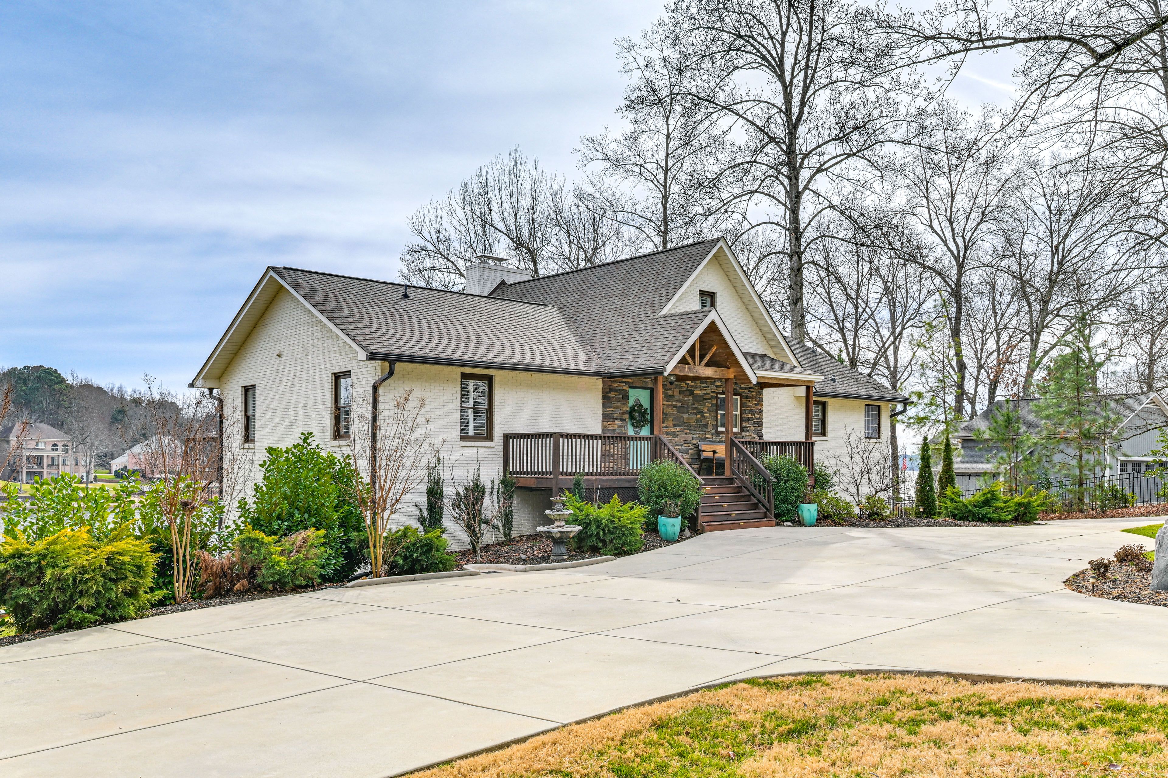 Parking | Driveway (4 Vehicles)