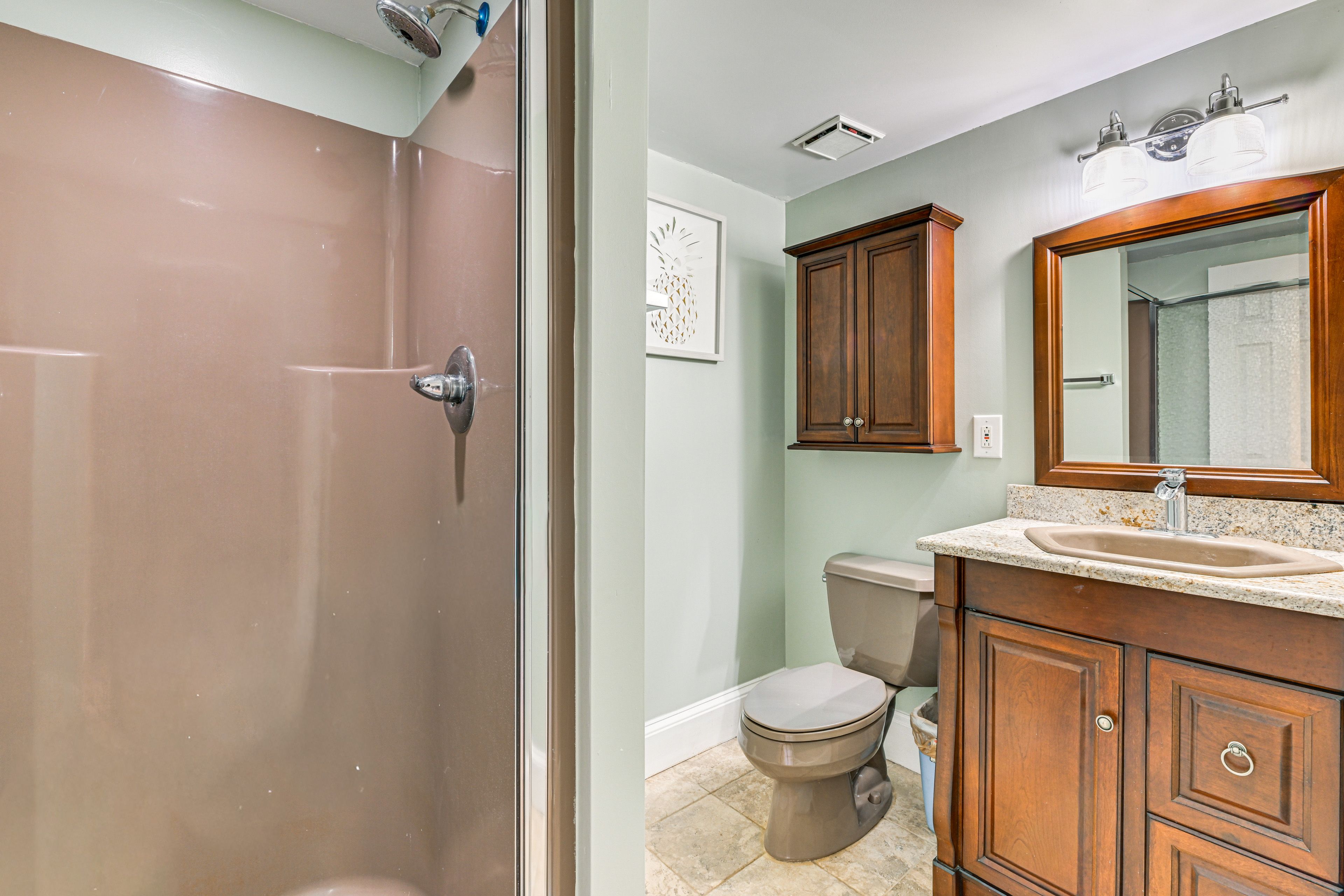 Full Bathroom | Hair Dryer | Lower Level