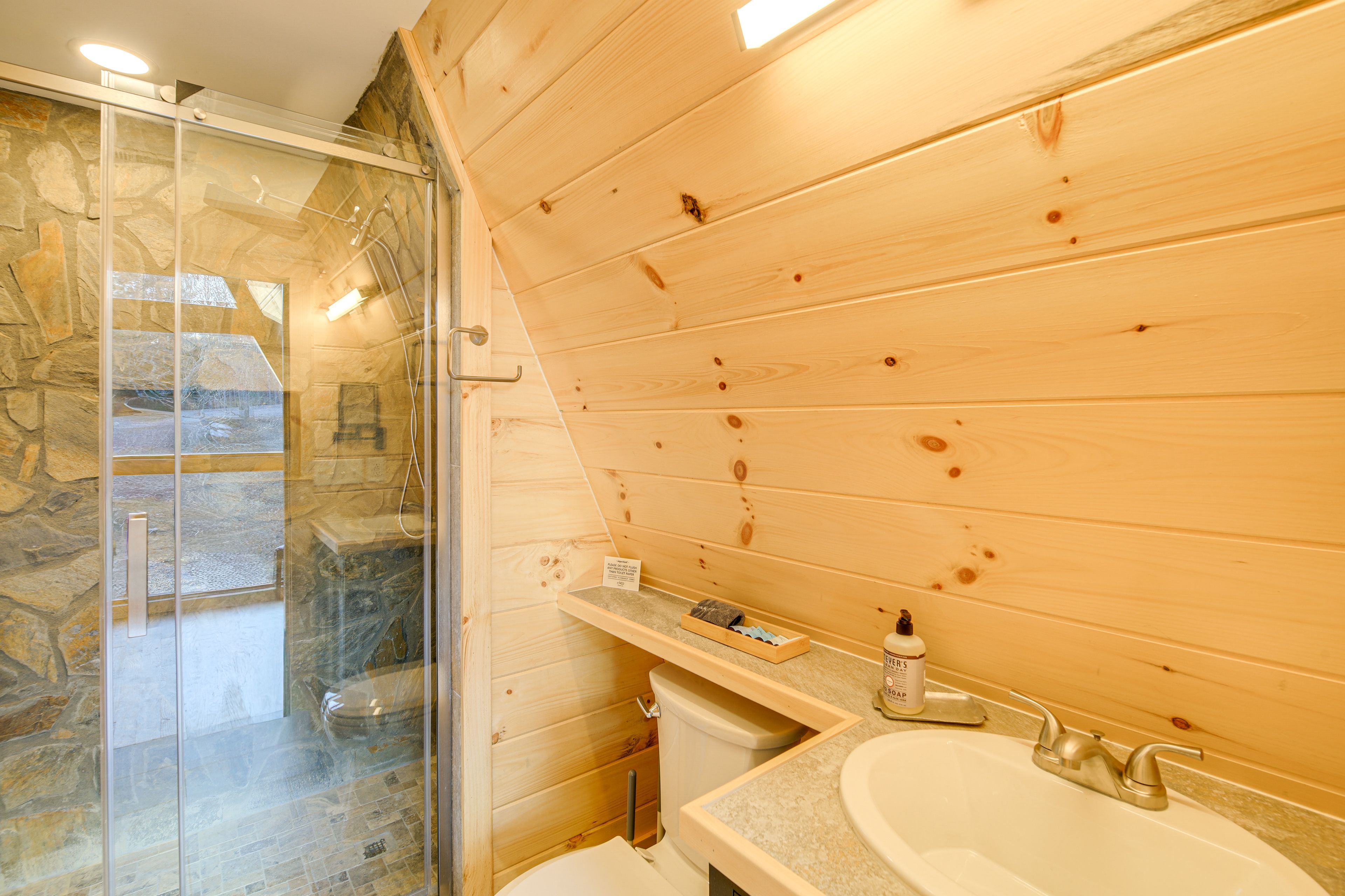 Full Bathroom | 2nd Floor