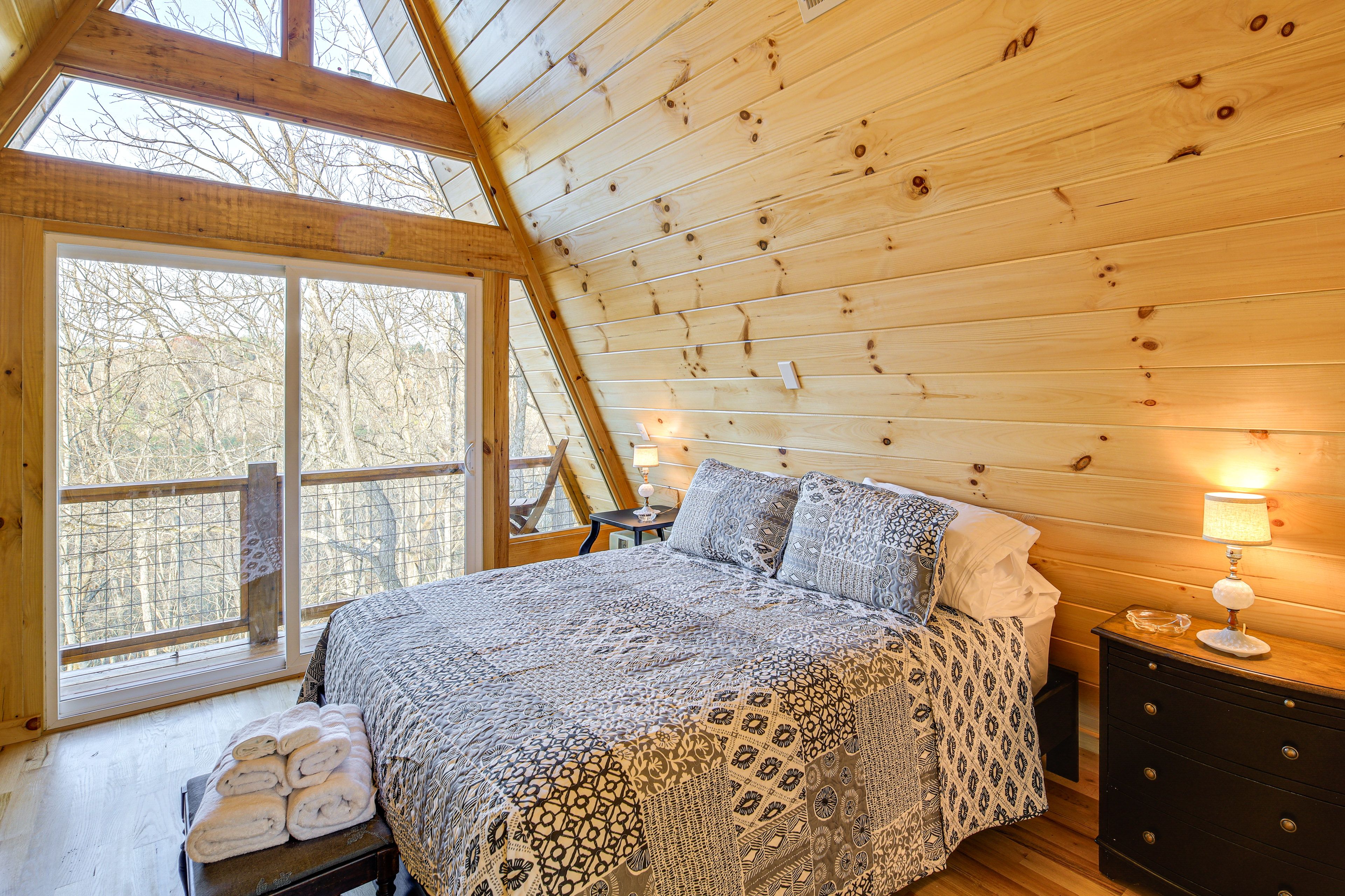 Bedroom 2 | Queen Bed | Smart TV | Balcony Access | 2nd Floor