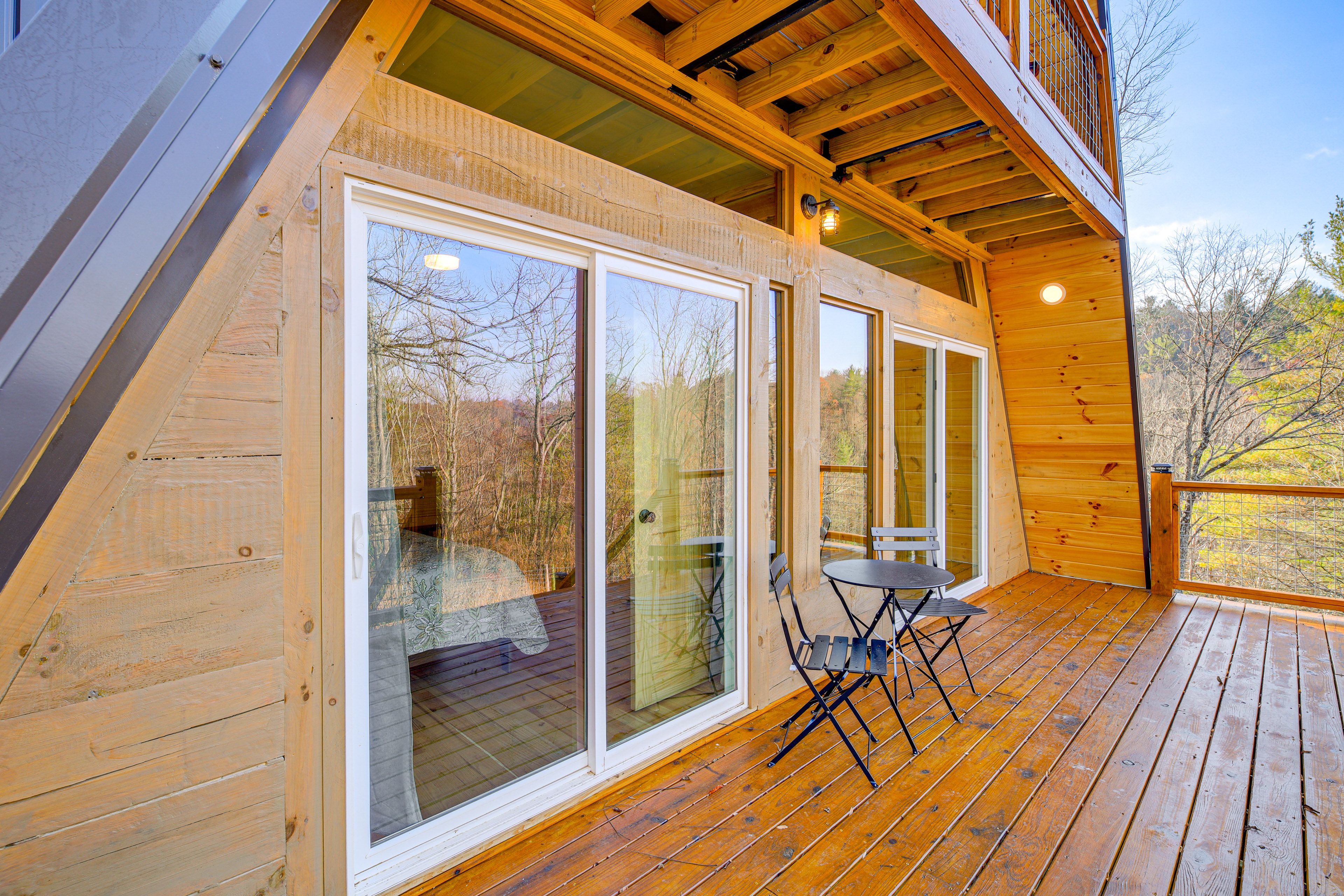 Cabin Exterior | Deck