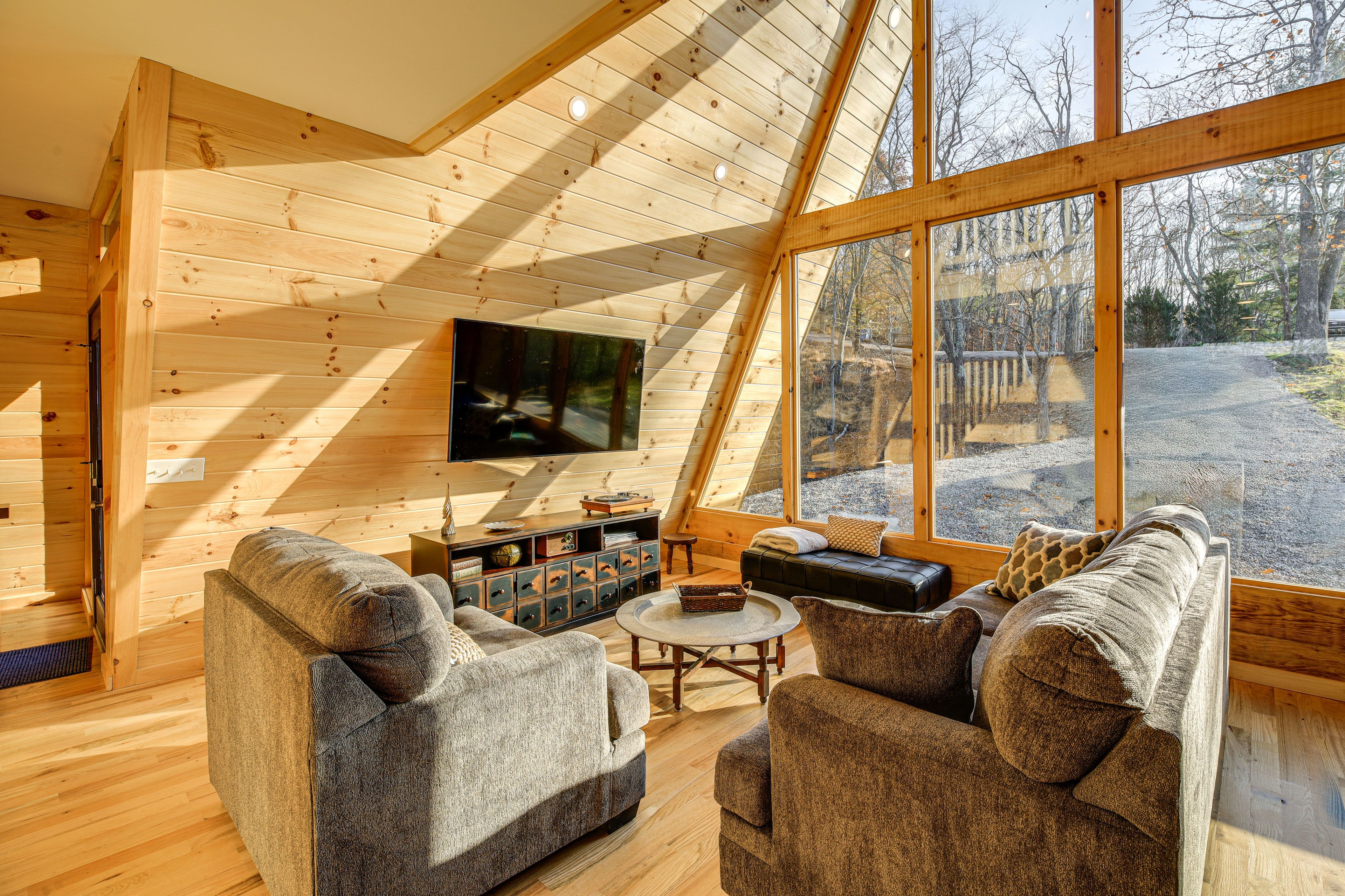 Piney Creek Vacation Rental | 2BR | 2BA | 1 Step to Enter | 1,600 Sq Ft