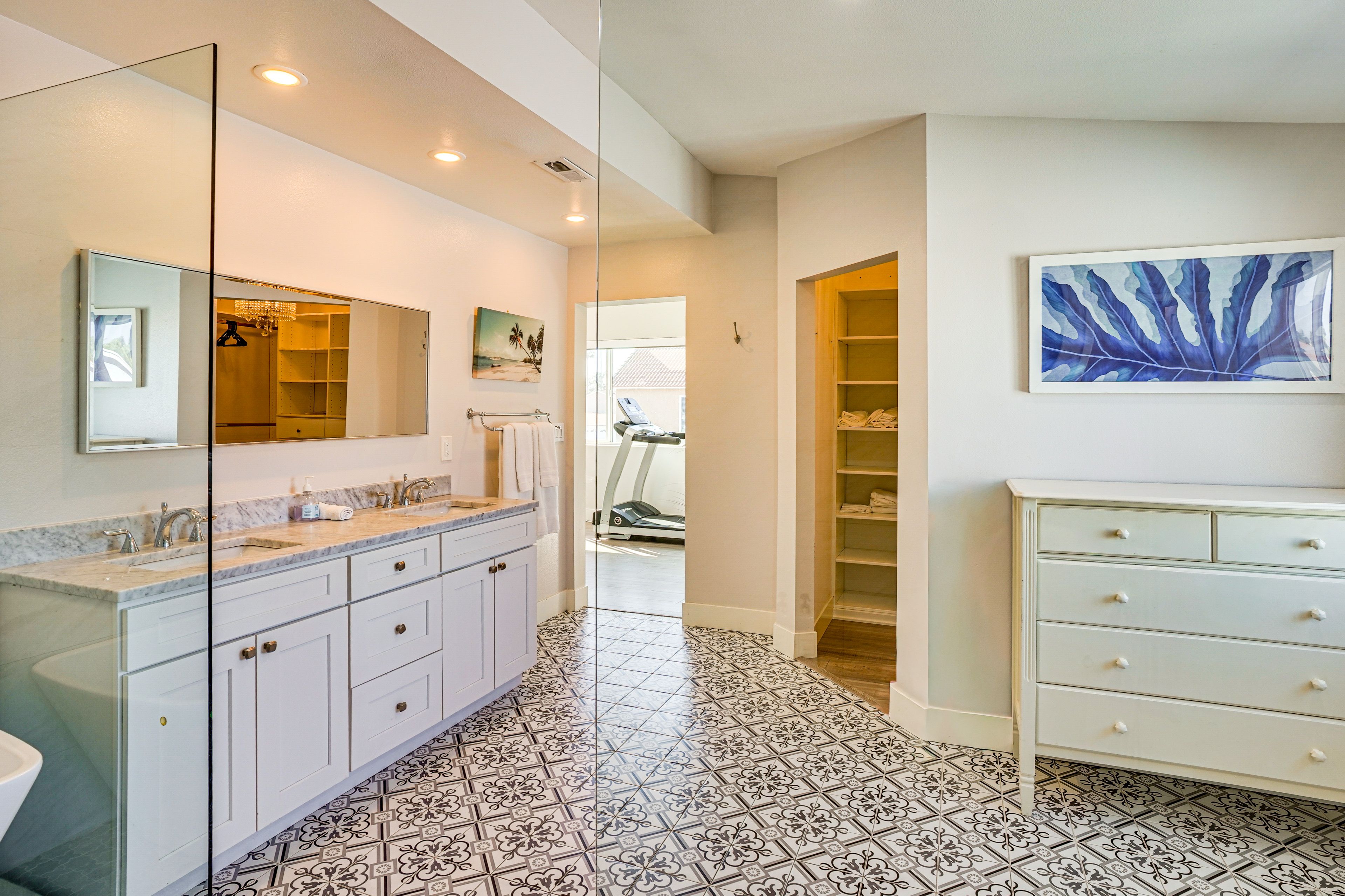 Full Bath | Towels | Hair Dryer | 2nd Floor