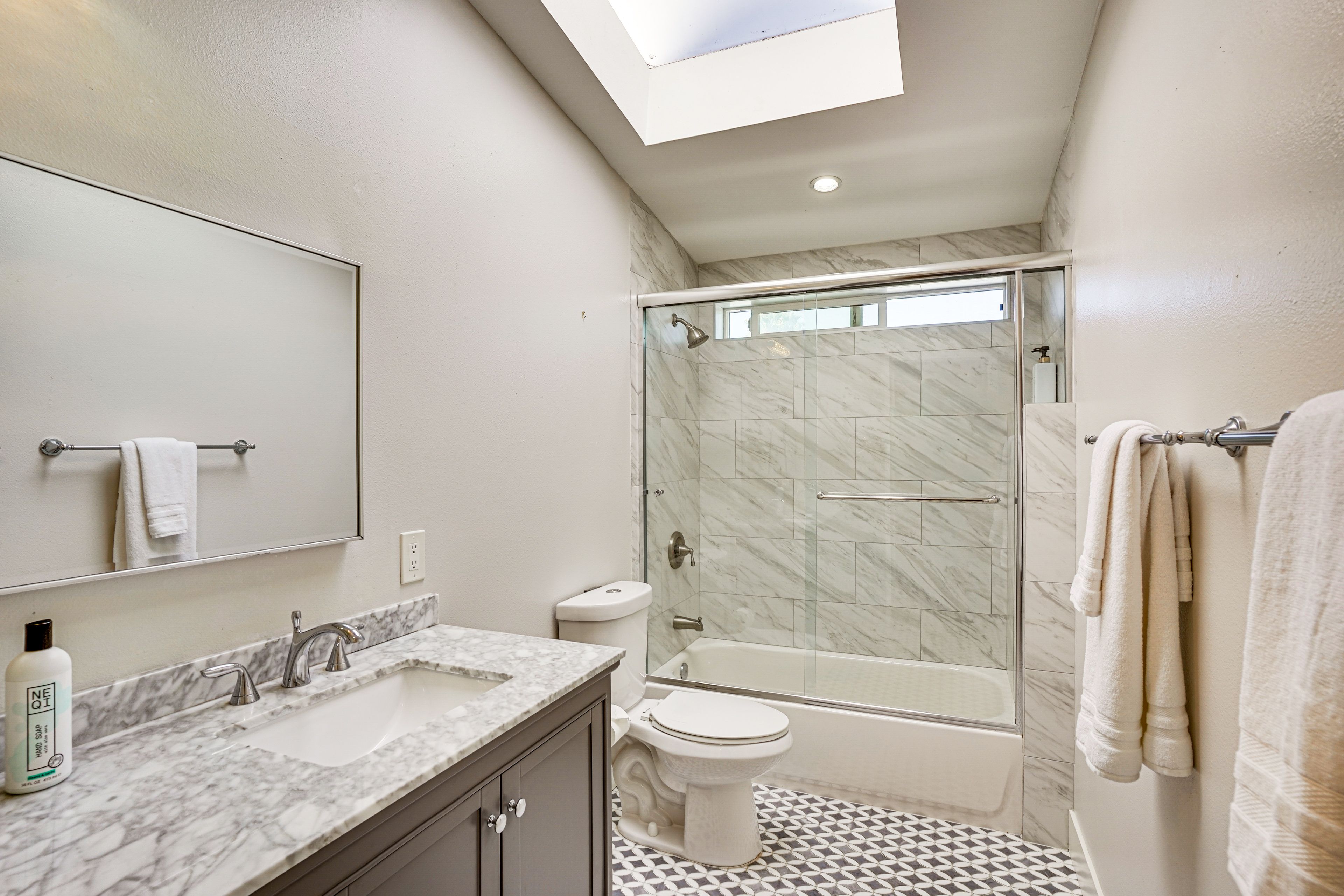 Full Bath | 2nd Floor