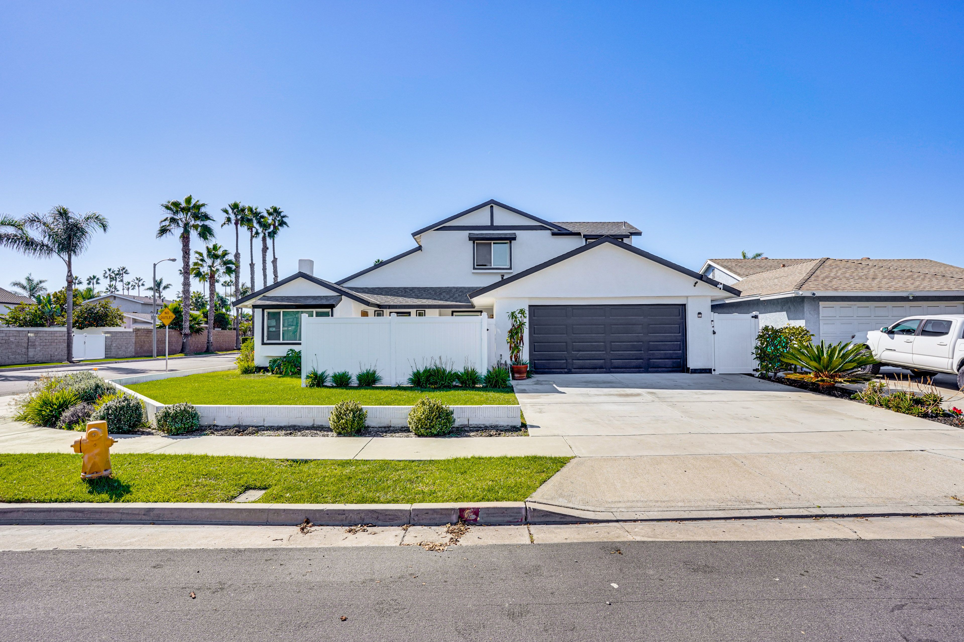 Exterior | Parking | Driveway (4 Vehicles)