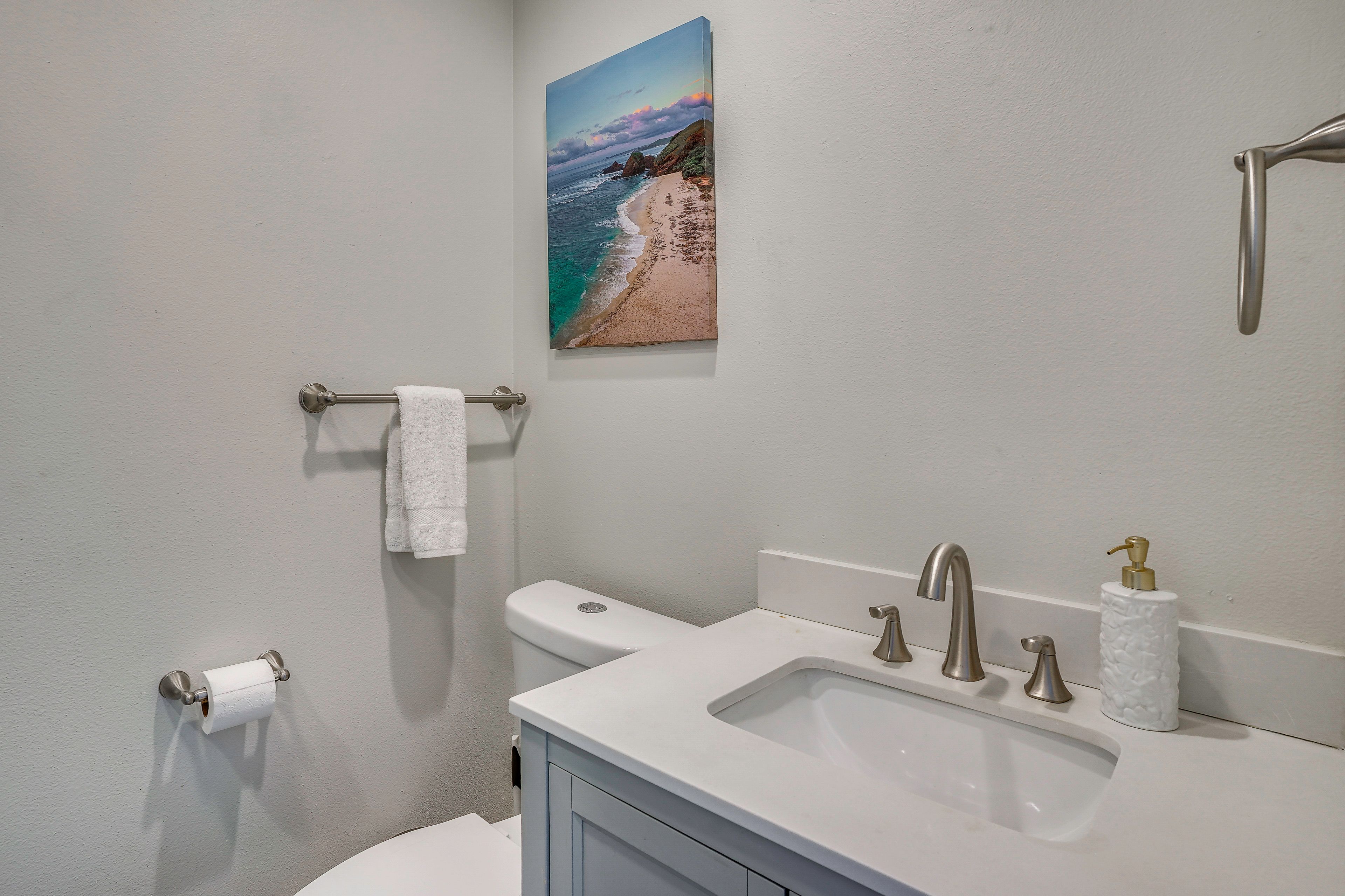 Full Bath | 1st Floor