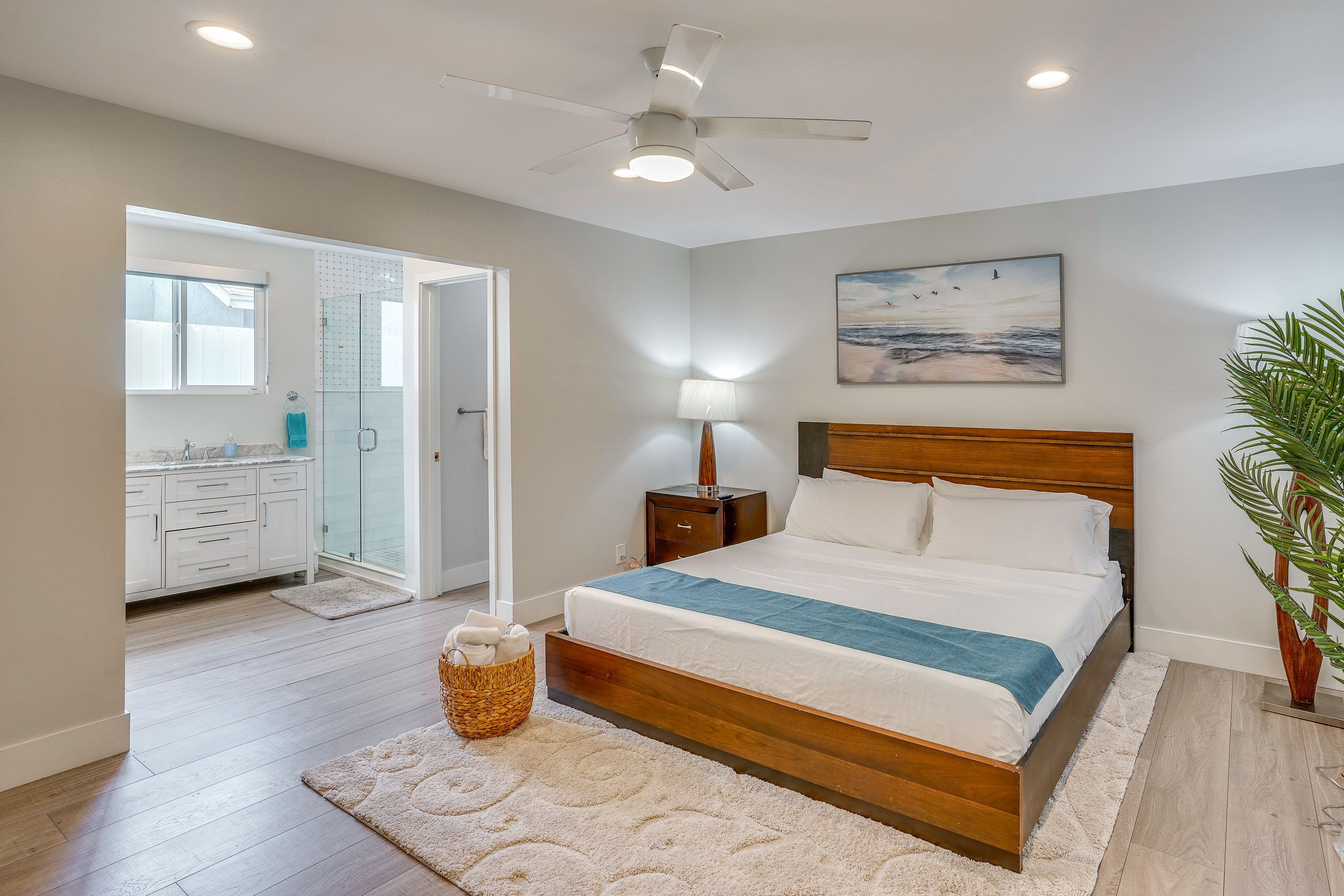 Bedroom 4 | King Bed | 1st Floor