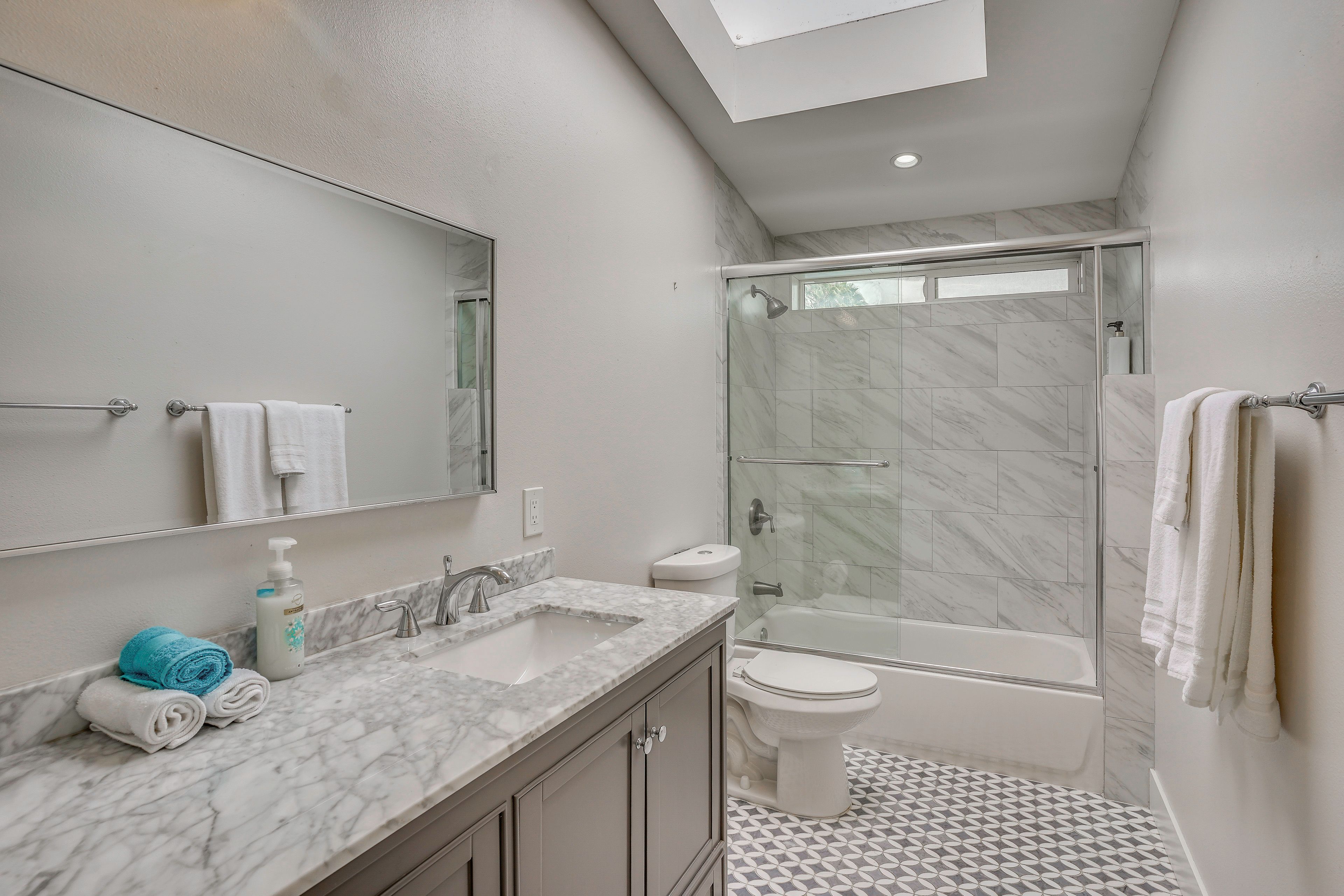 Full Bath | 2nd Floor