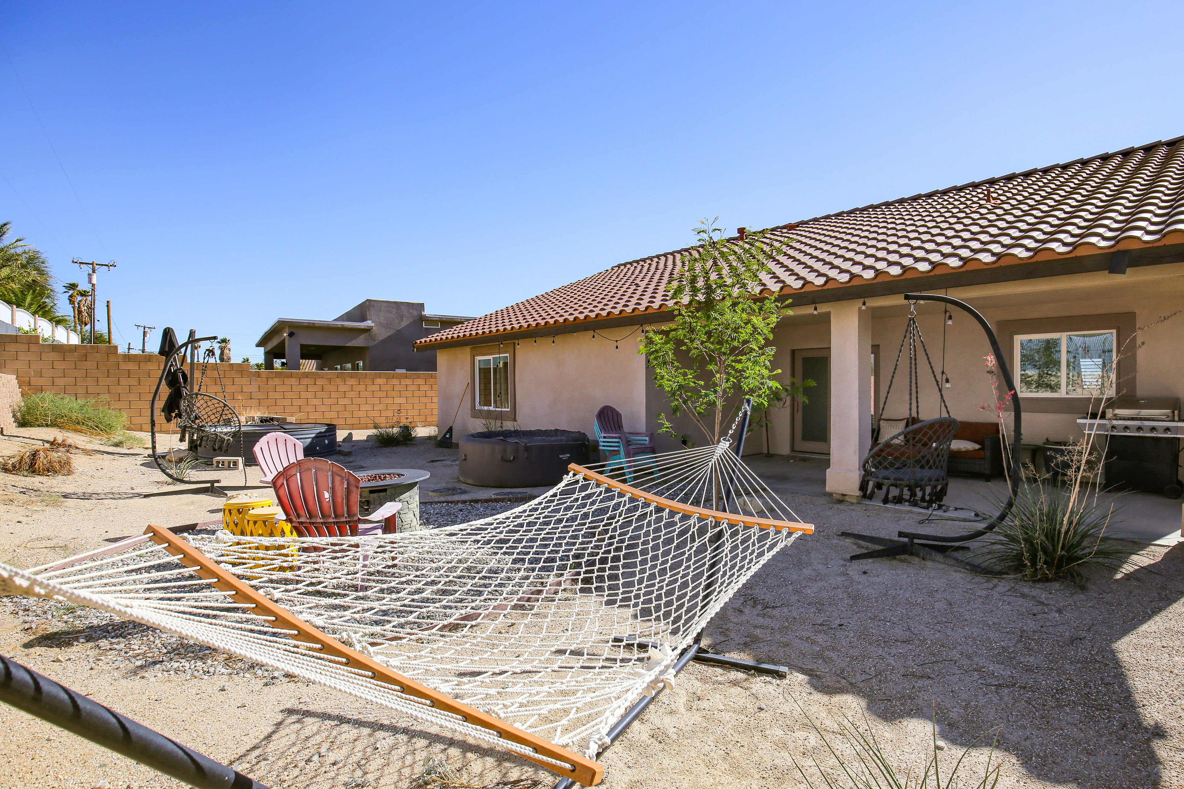 Fully Fenced Backyard | Propane Fire Pit | Gas Grill | Inflatable Hot Tub