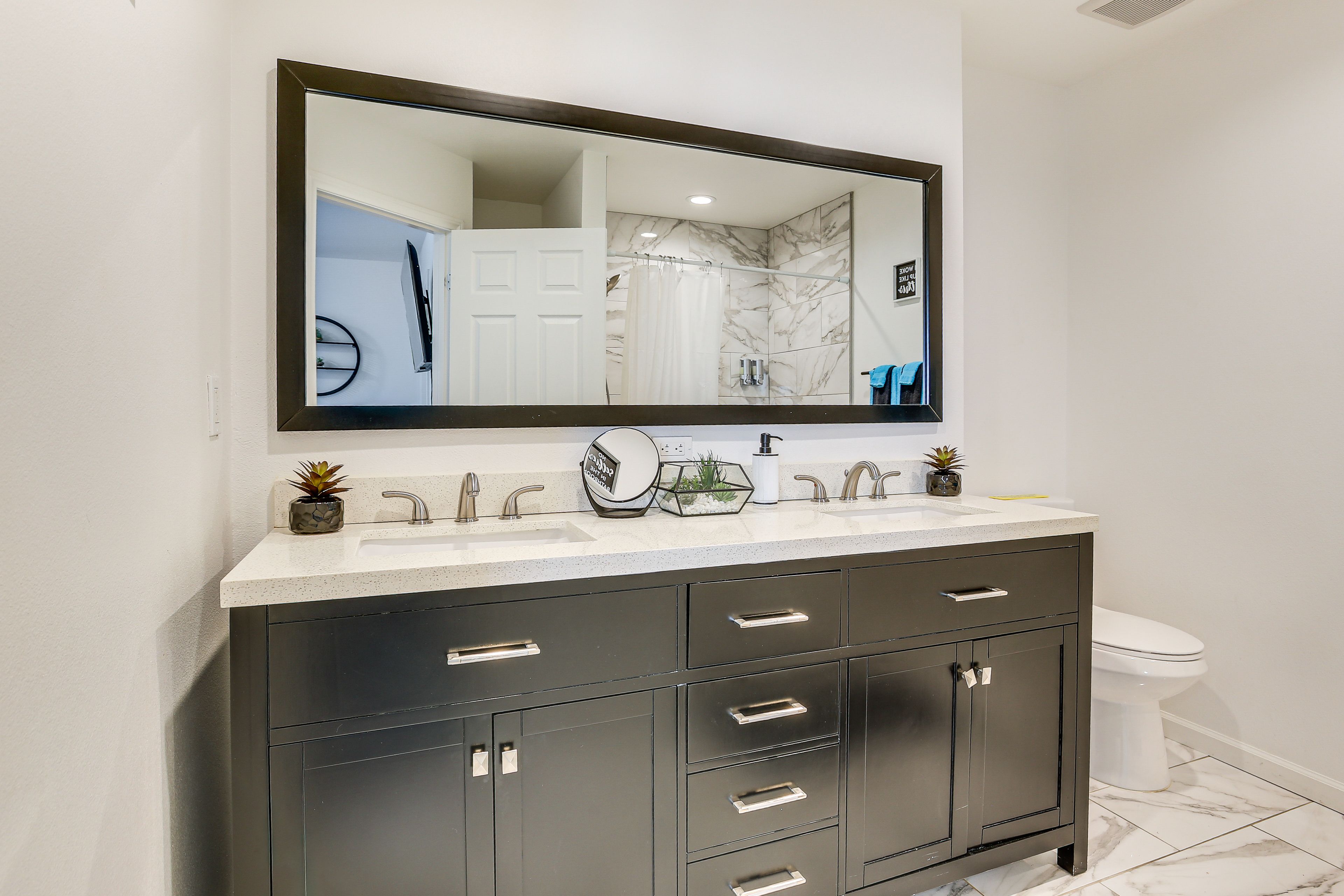 En-Suite Bathroom | Towels Provided