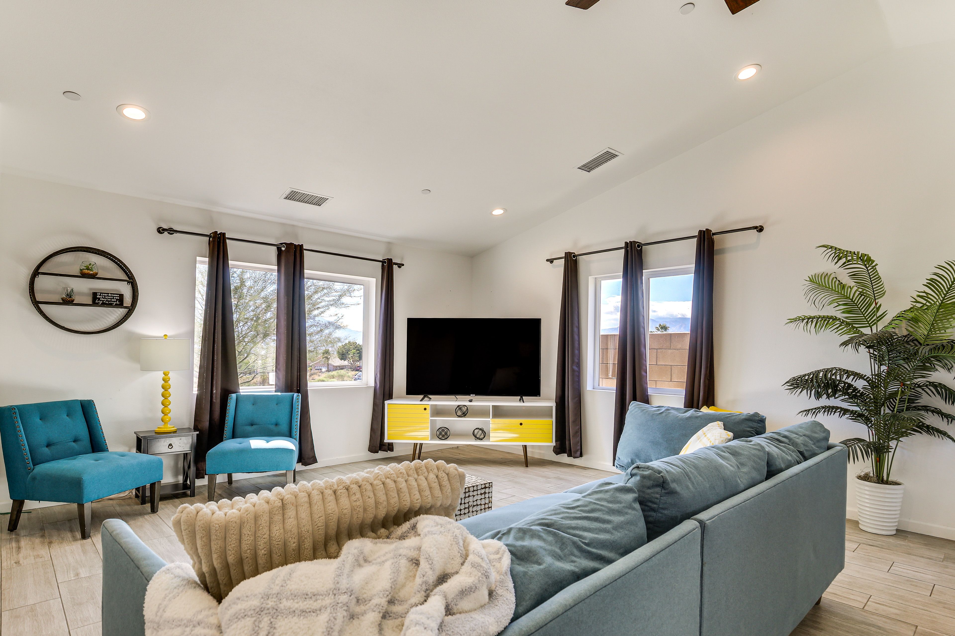 Living Room | Smart TV | Central A/C & Heating | Free WiFi