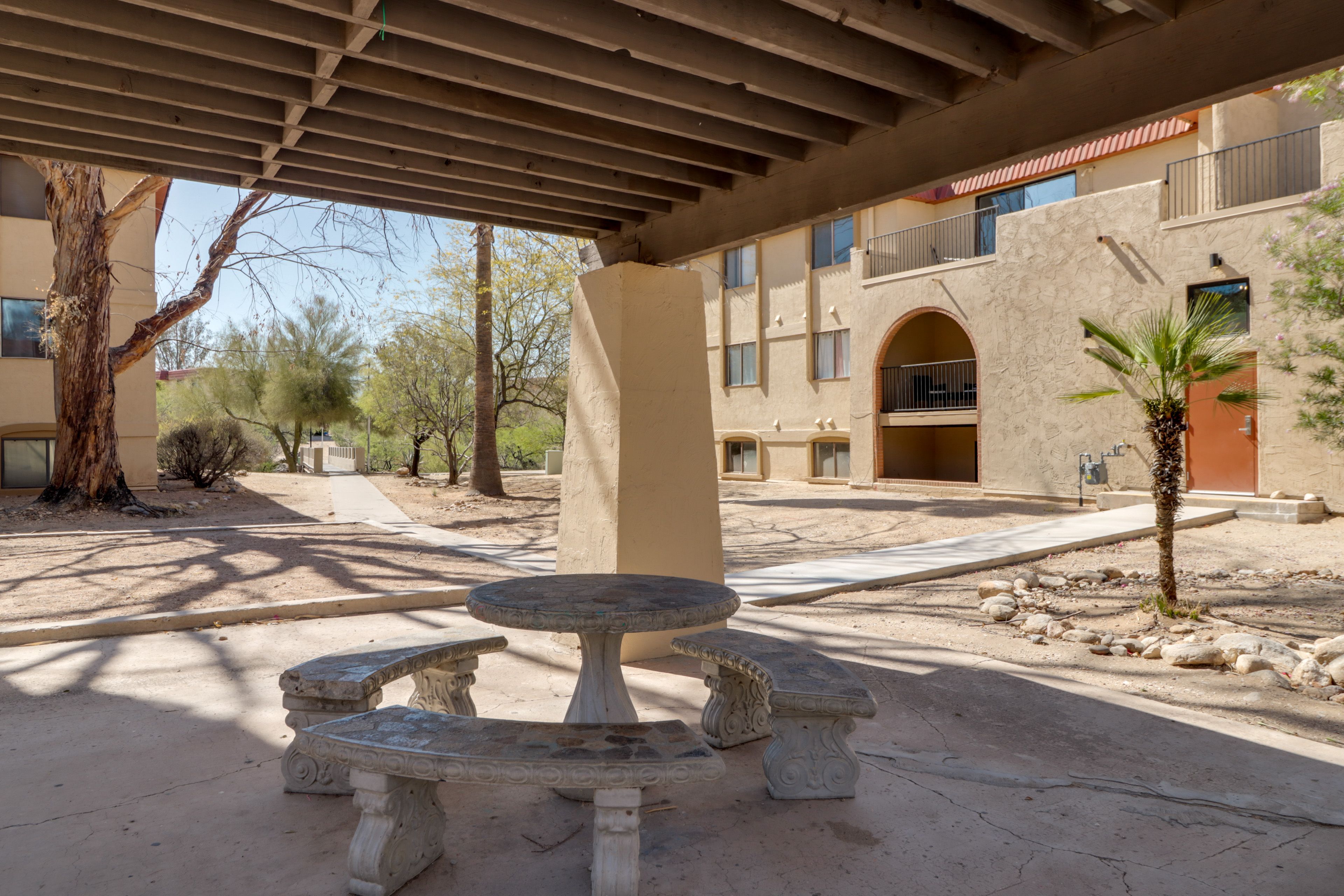 Barcelona Manor Condos | Community Amenities