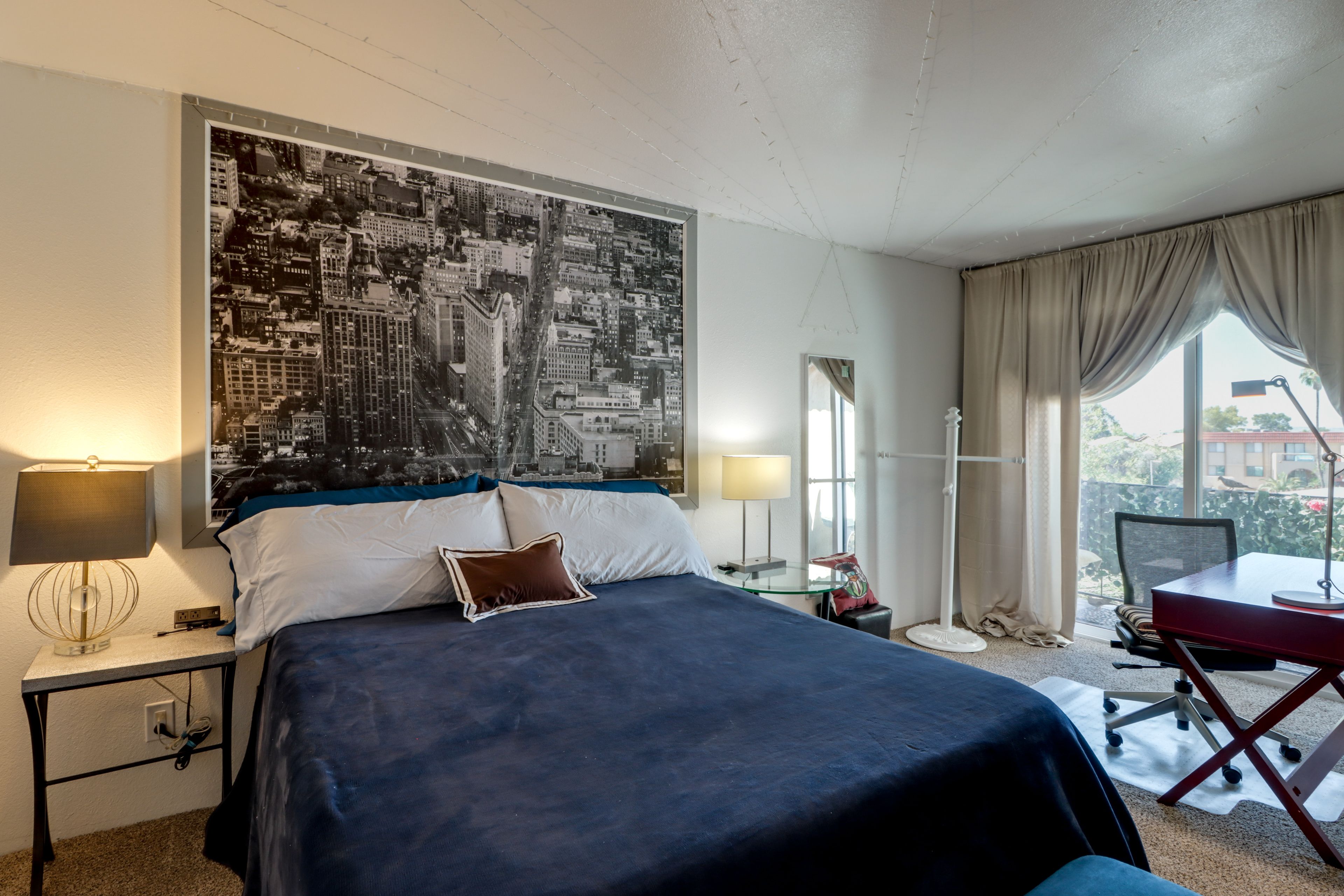 Bedroom 1 | Queen Bed