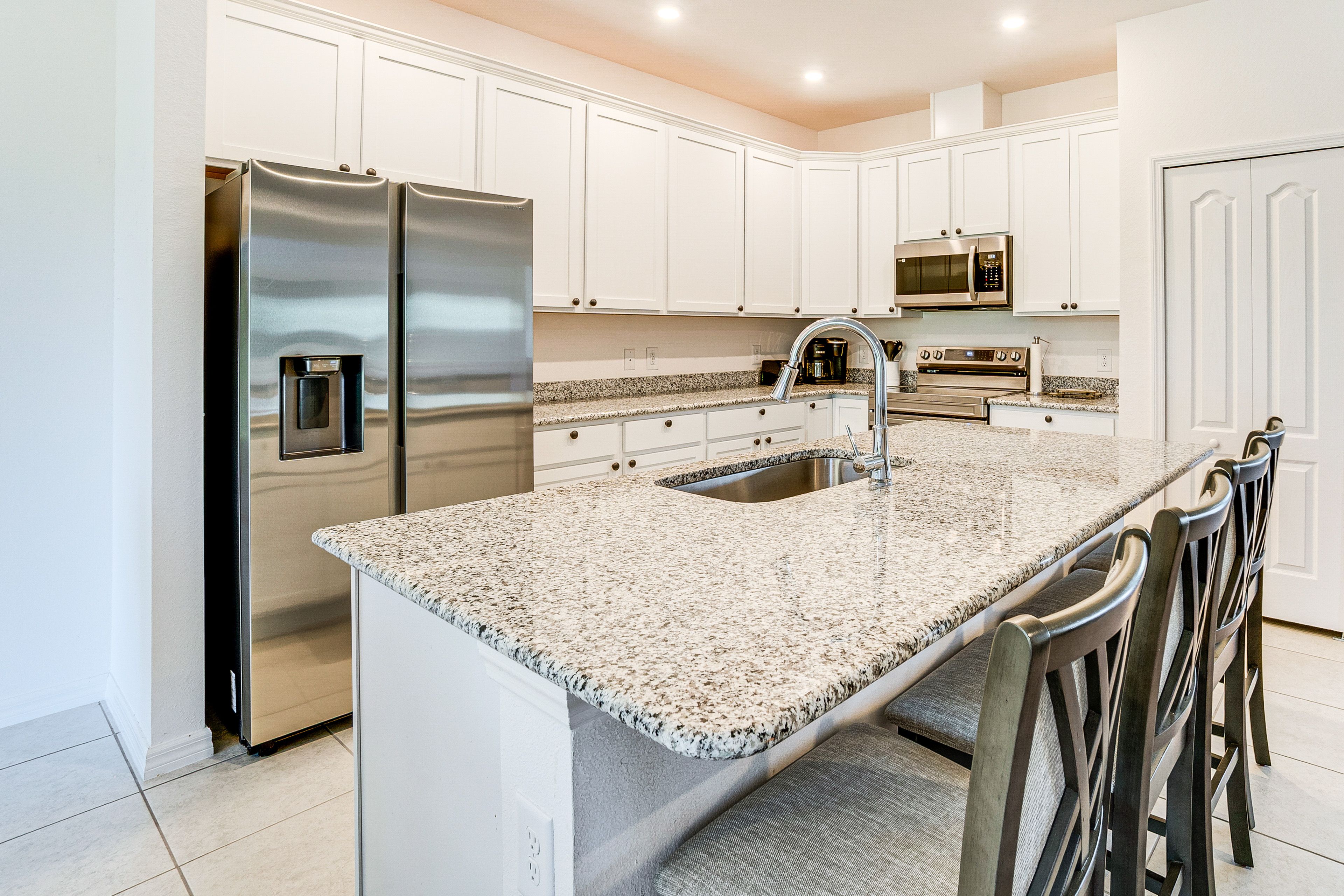 Kitchen | Dining Space