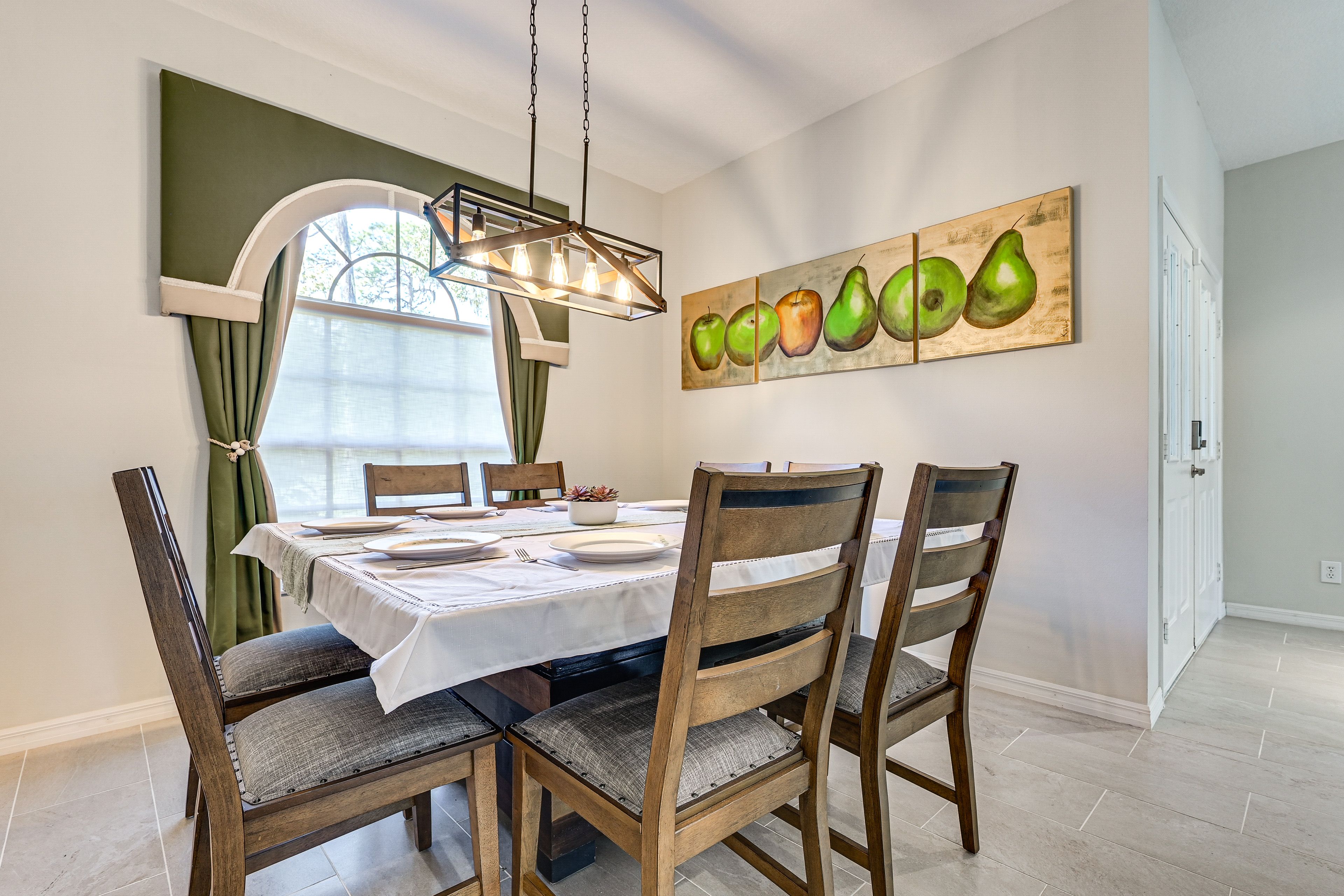Dining Room | Dishware/Flatware Provided