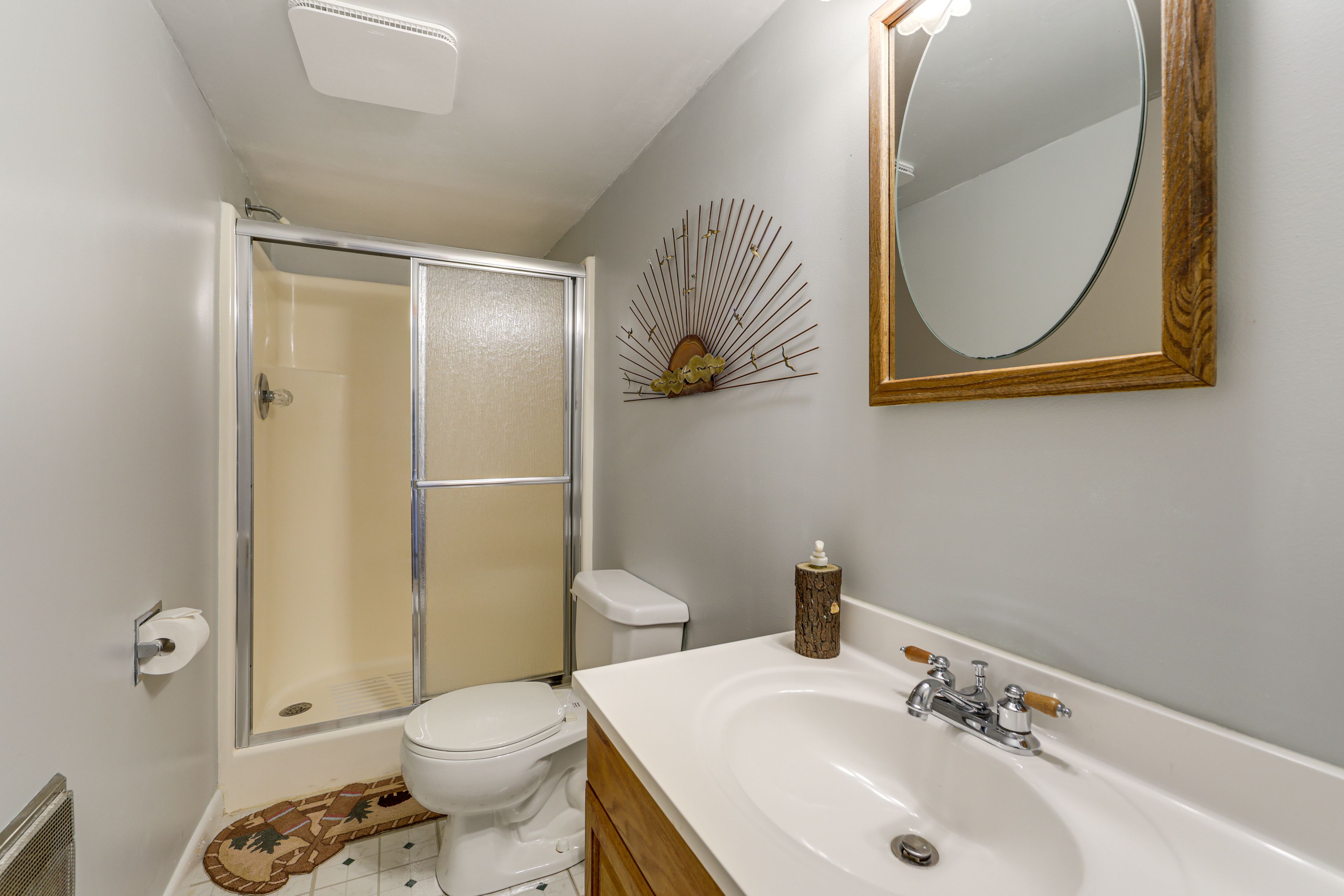 Full Bathroom | 2nd Floor