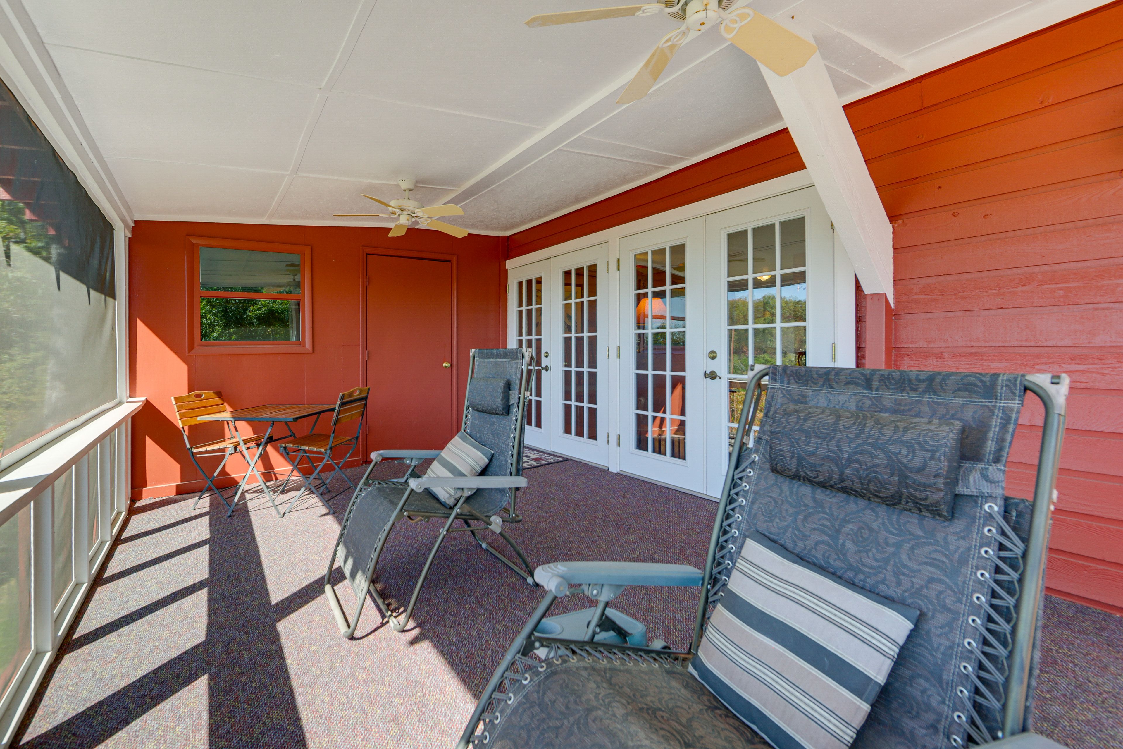 House Exterior | Screened Porch