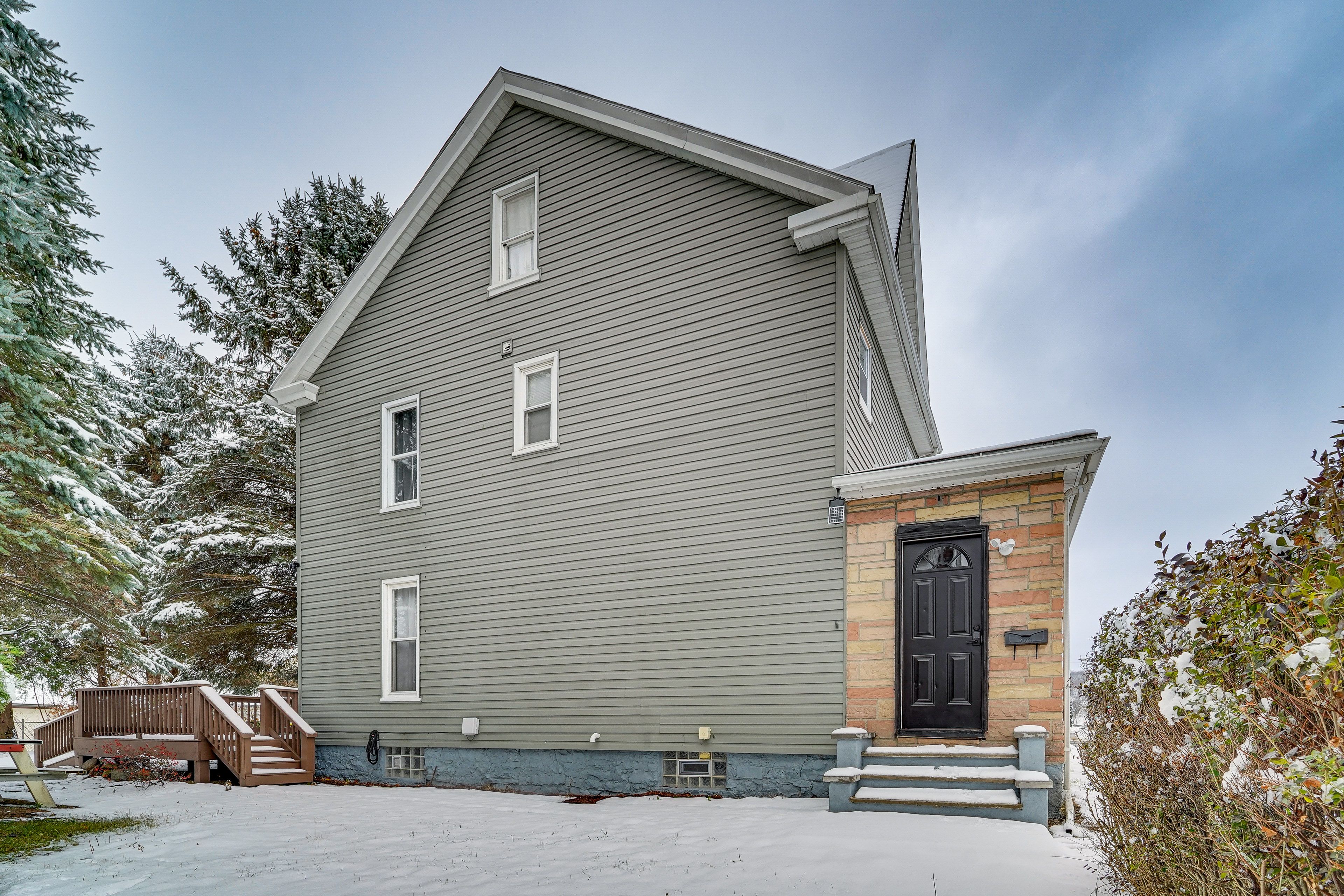 Exterior | Backyard | Outdoor Dining Area