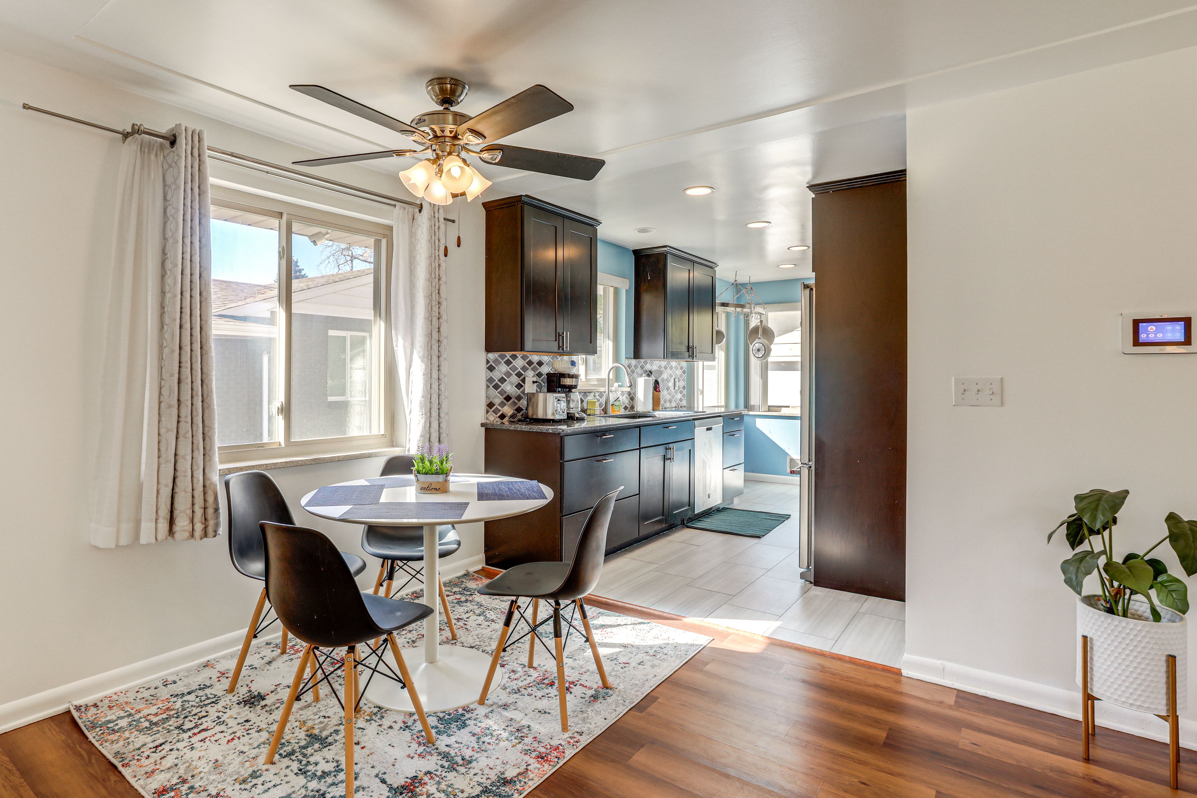 Dining Area | Dishware/Flatware Provided