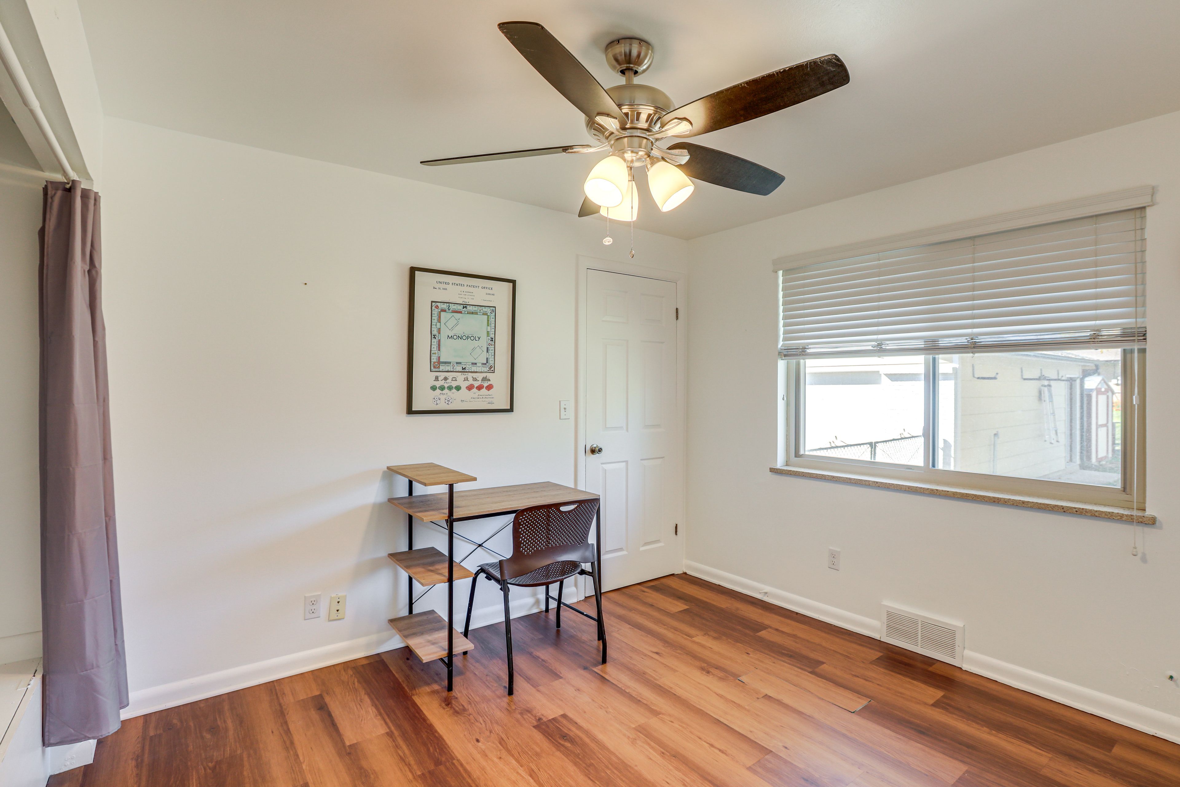 Office | Desk | Laundry Area