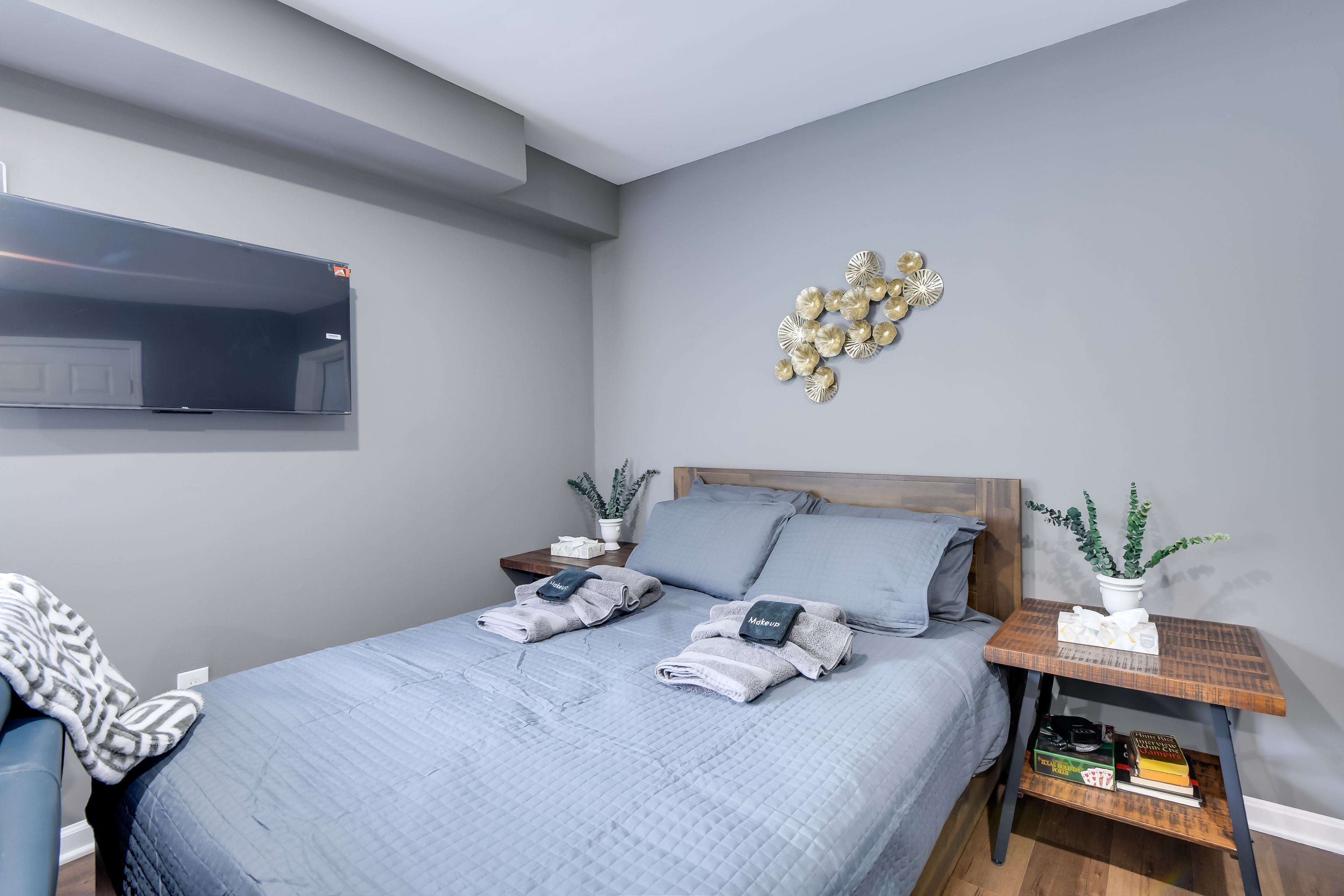 Studio | Queen Bed | Twin Daybed | Linens Provided