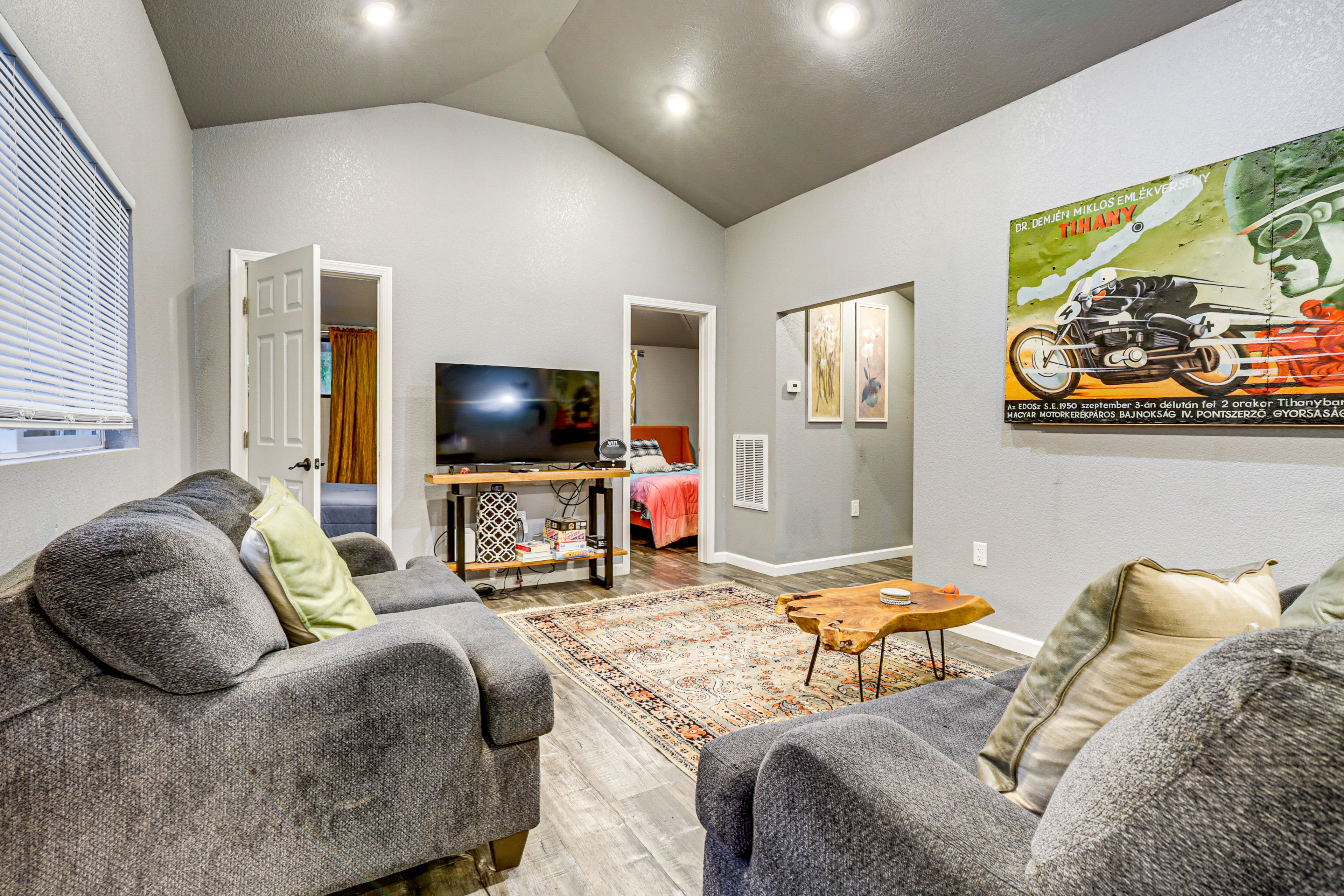 Living Room | Smart TV