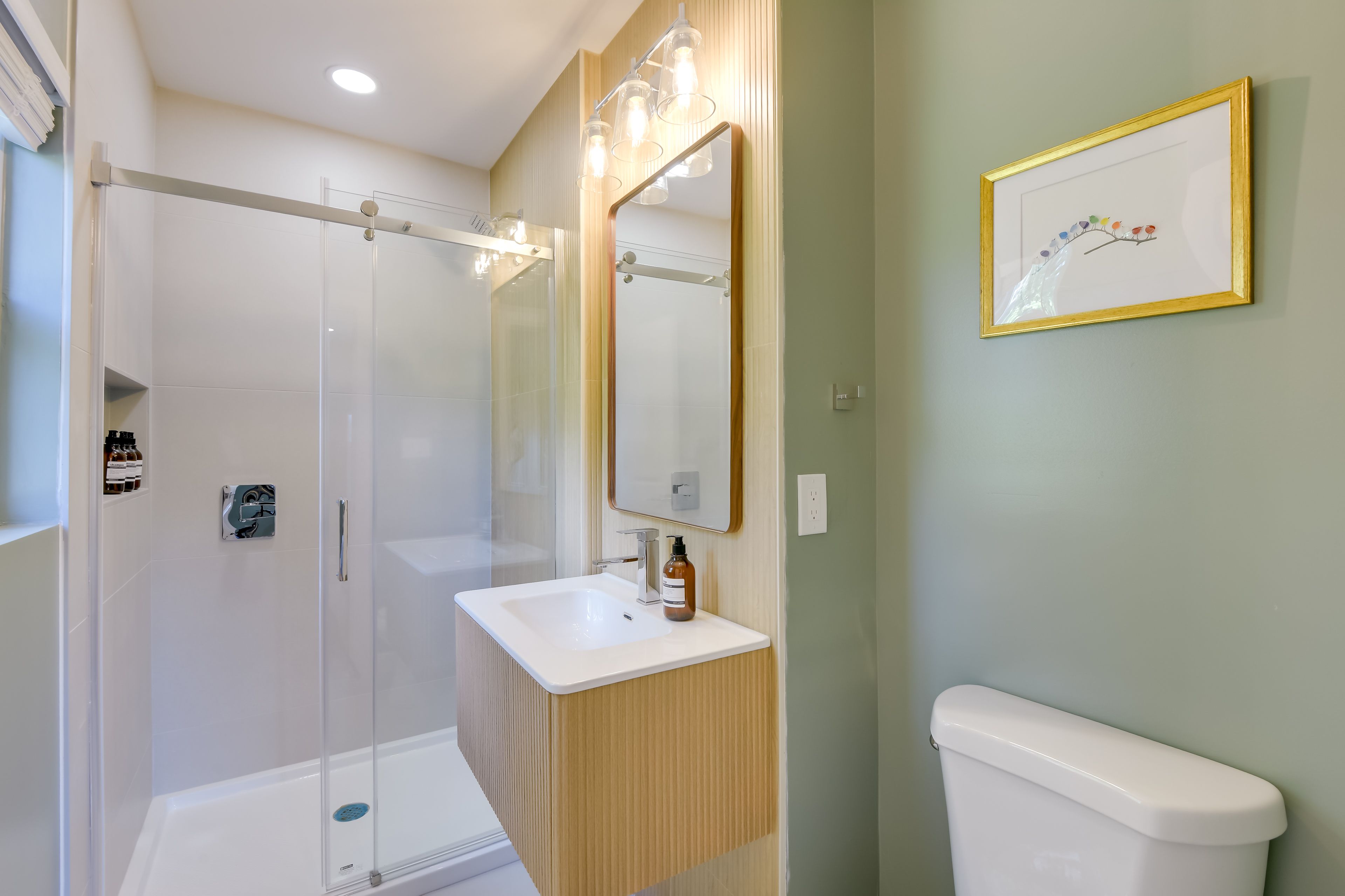 En-Suite Bathroom | 2nd Floor