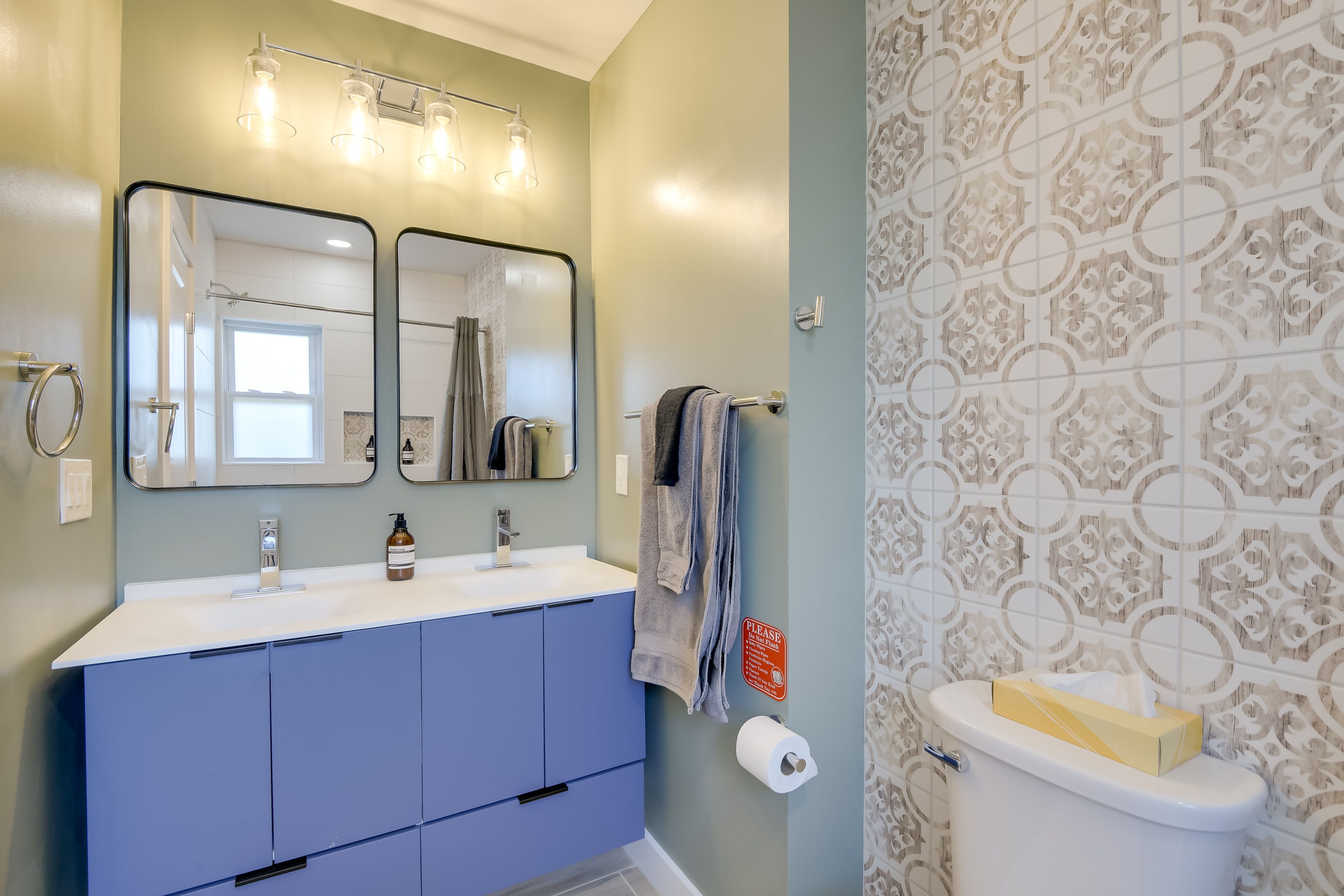 Full Bathroom | 2nd Floor