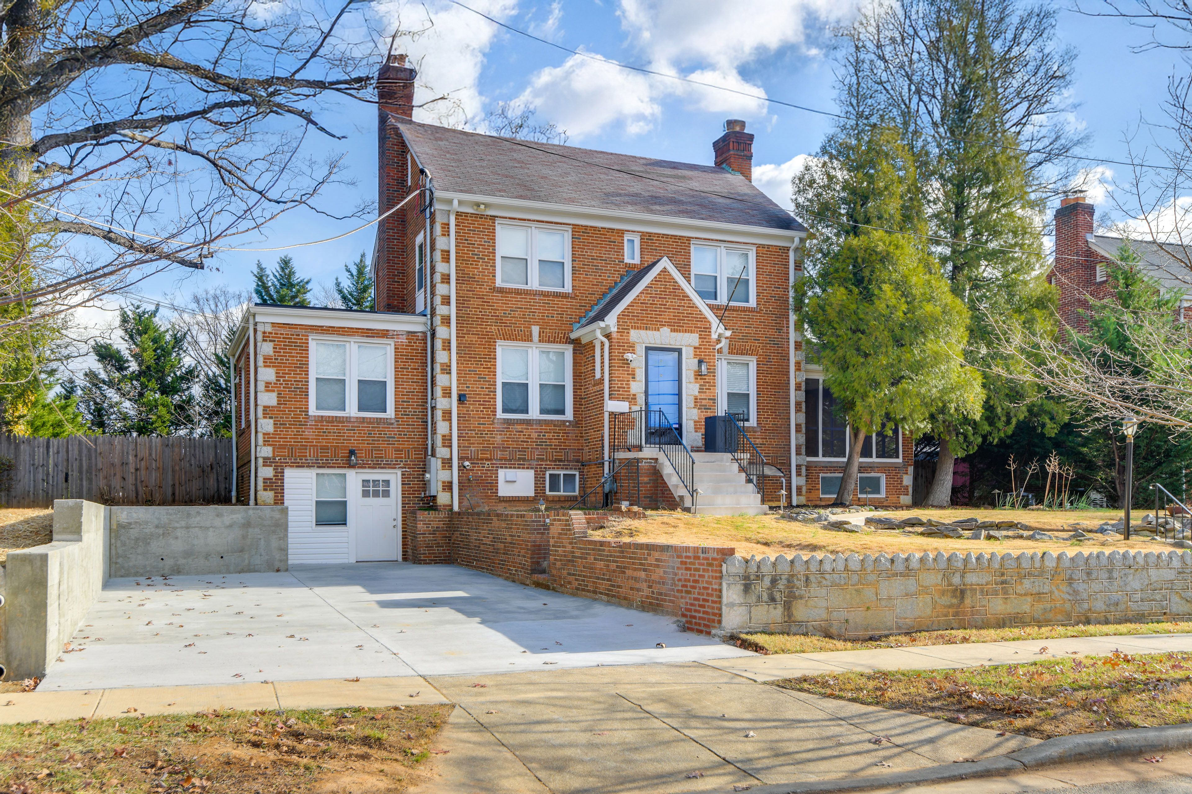 Parking | Driveway (2 Vehicles)