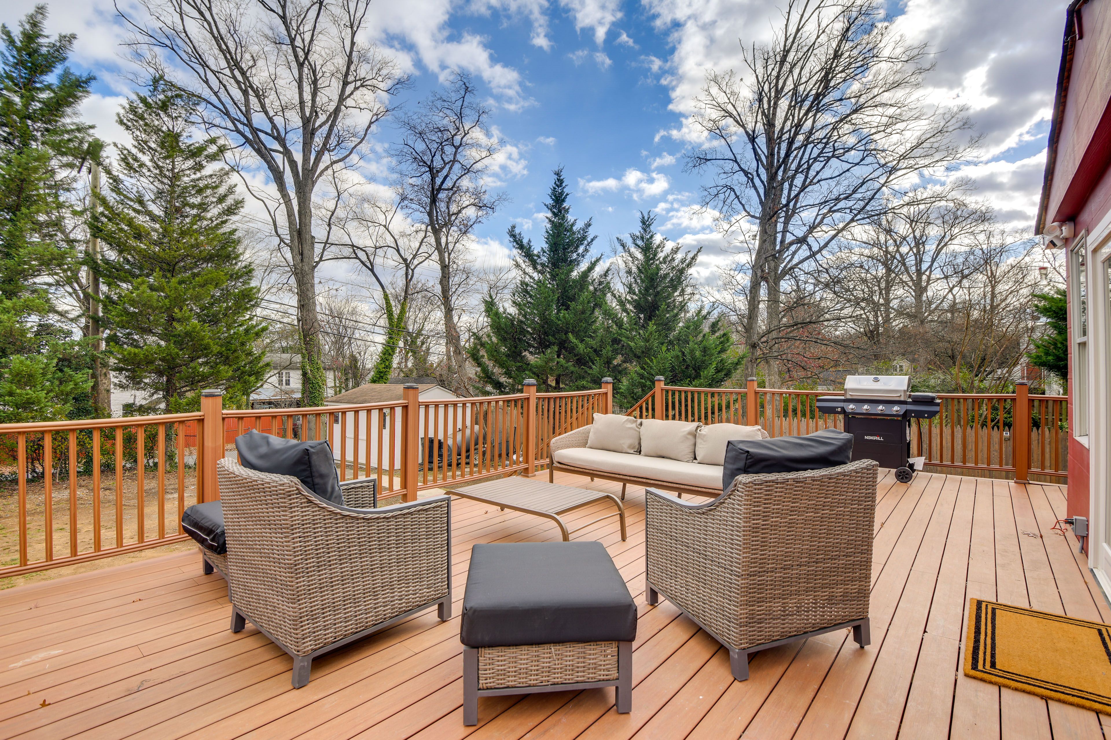 Shared Amenities | Deck | Gas Grill